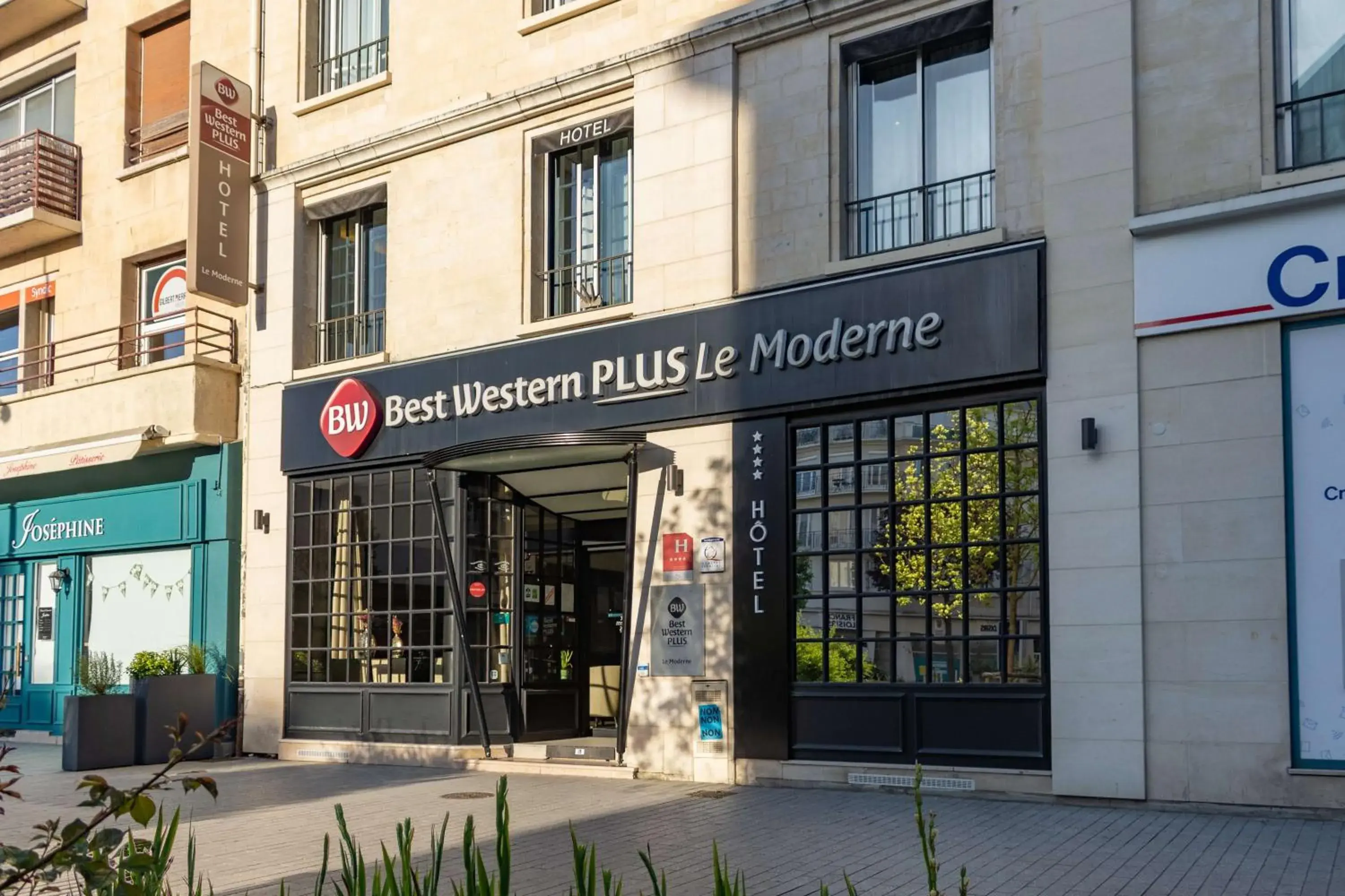 Property building in Best Western Plus Le Moderne Property building in Best Western Plus Le Moderne