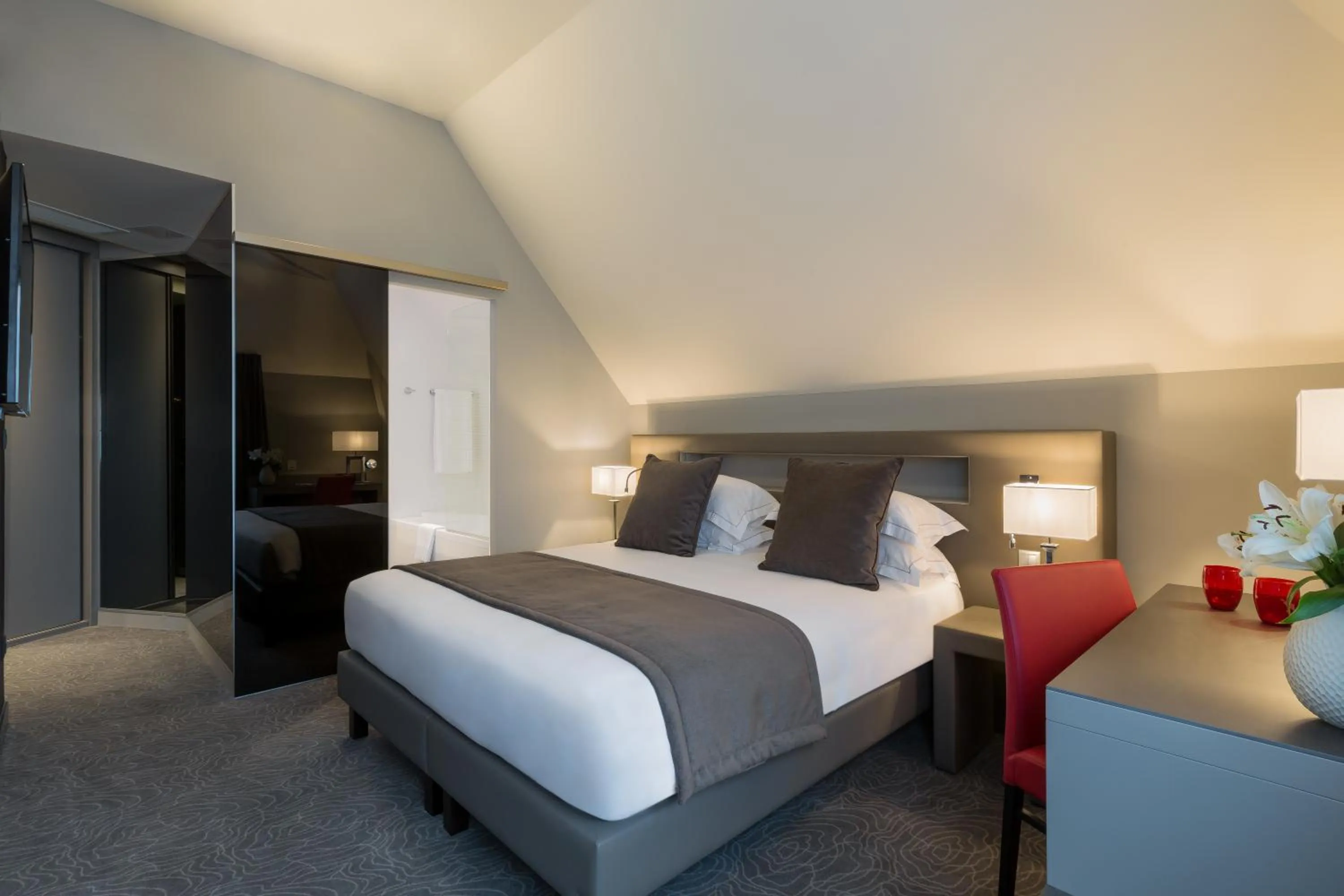 Photo of the whole room, Bed in Best Western Plus Le Moderne