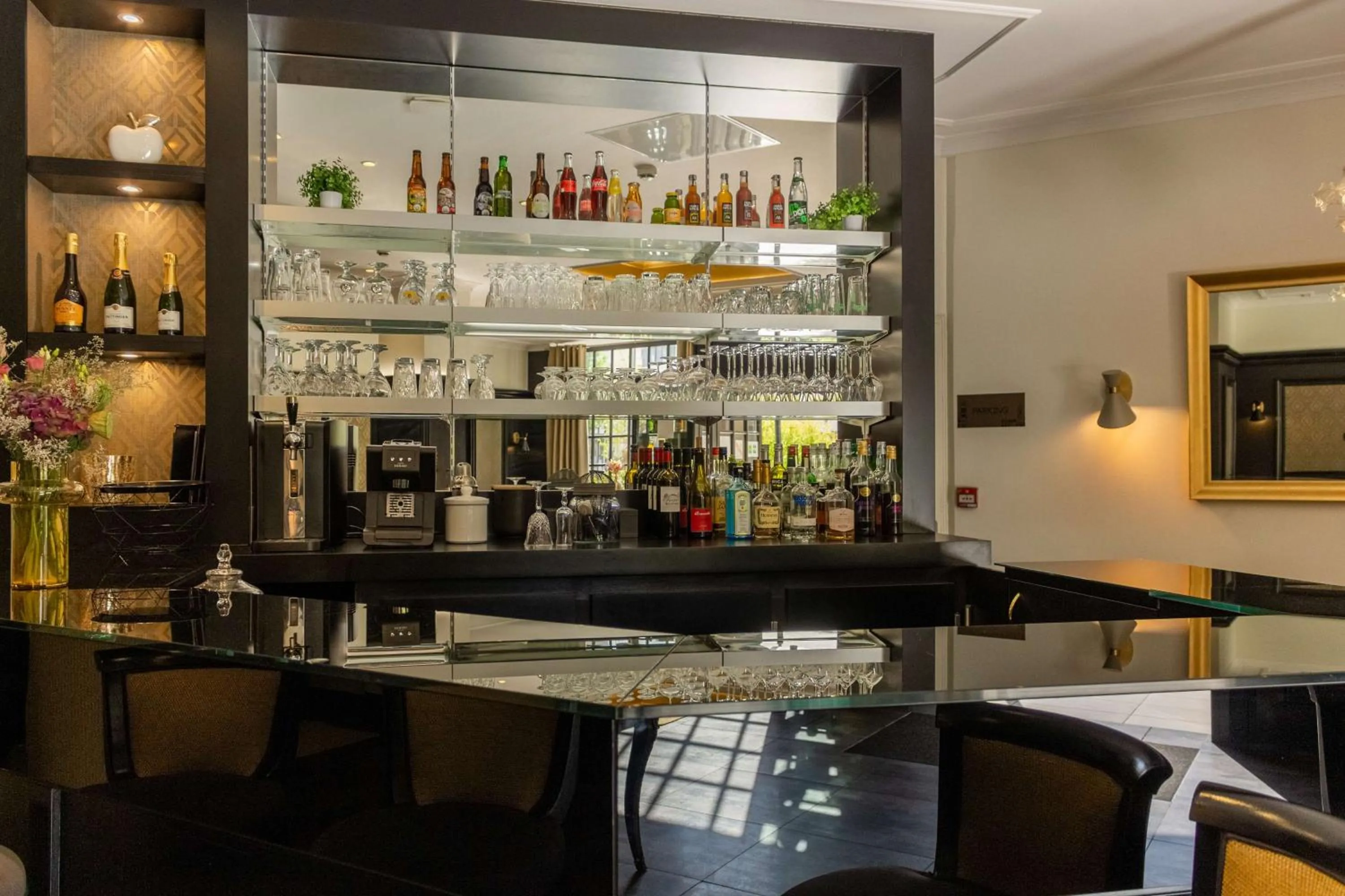 Lounge or bar in Best Western Plus Le Moderne