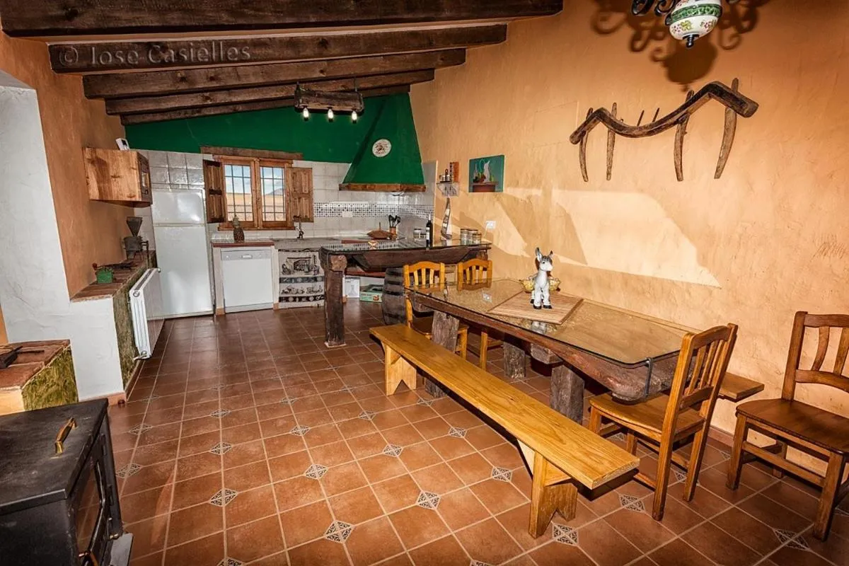 Communal lounge/ TV room in Casa Rural El Llano Quintanilla
