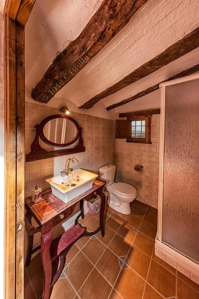 Toilet in Casa Rural El Llano Quintanilla