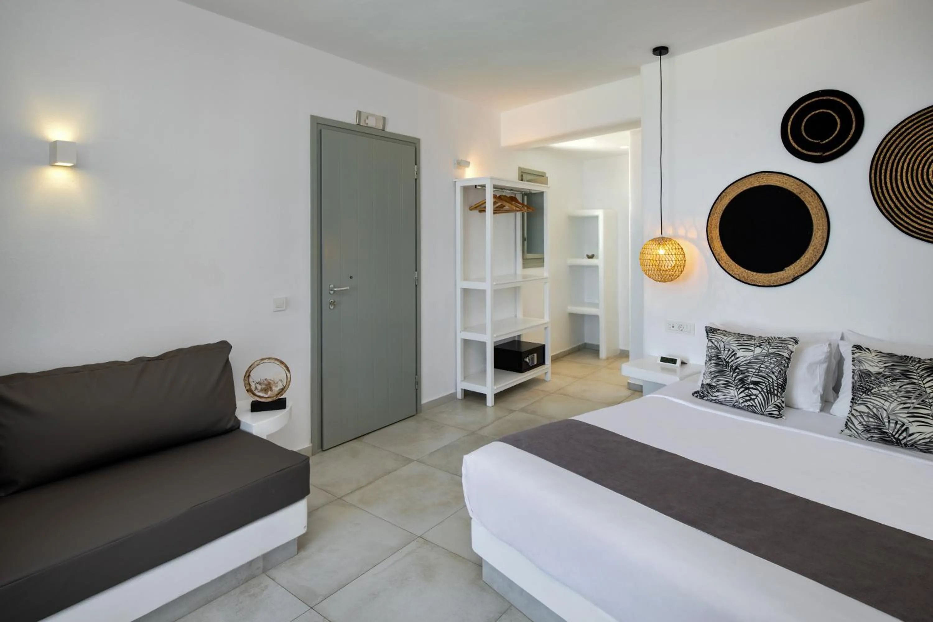 Photo of the whole room, Bed in Seven Suites