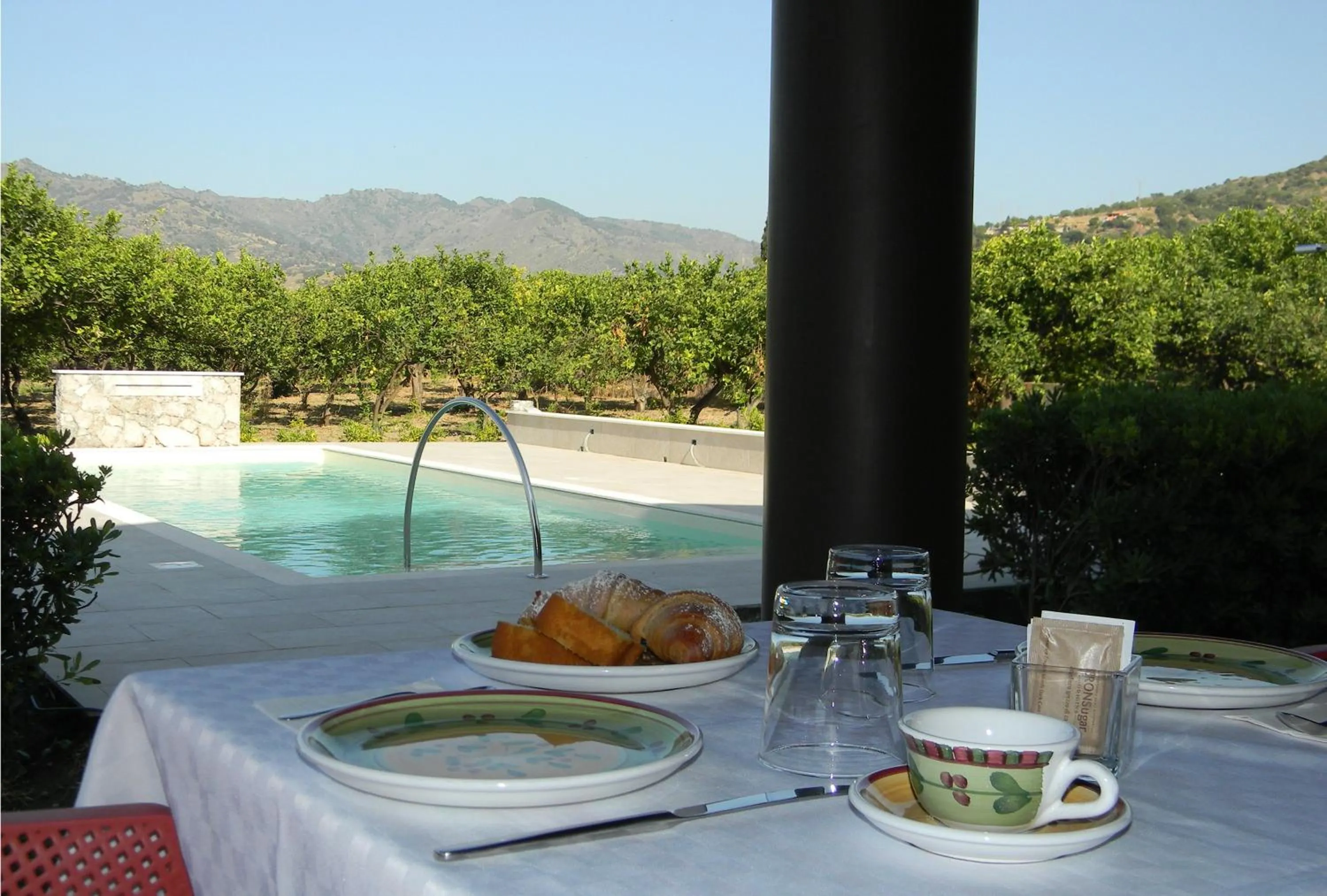 Pool view in B&B Sole