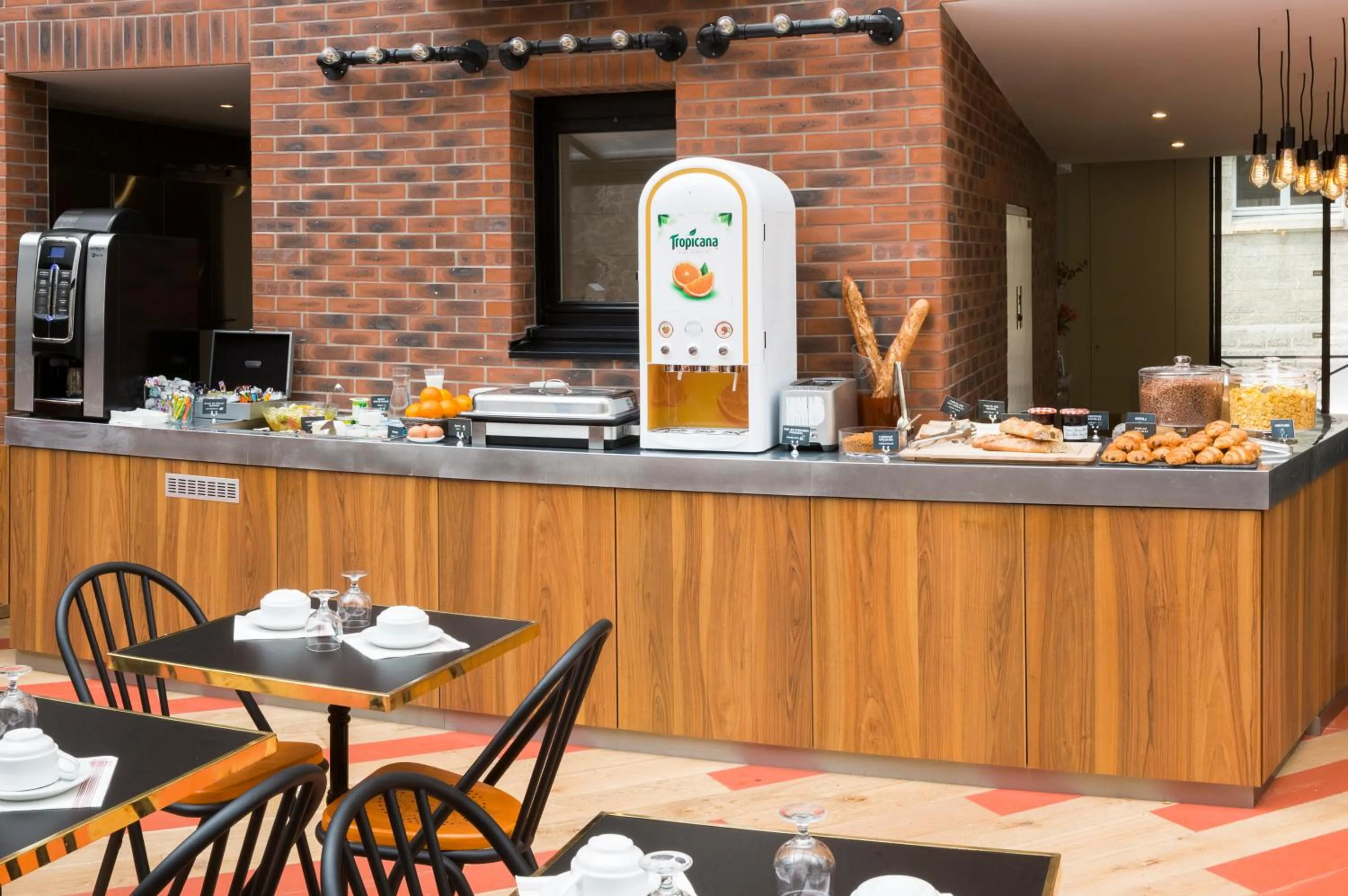 Continental breakfast in Hotel Izzy