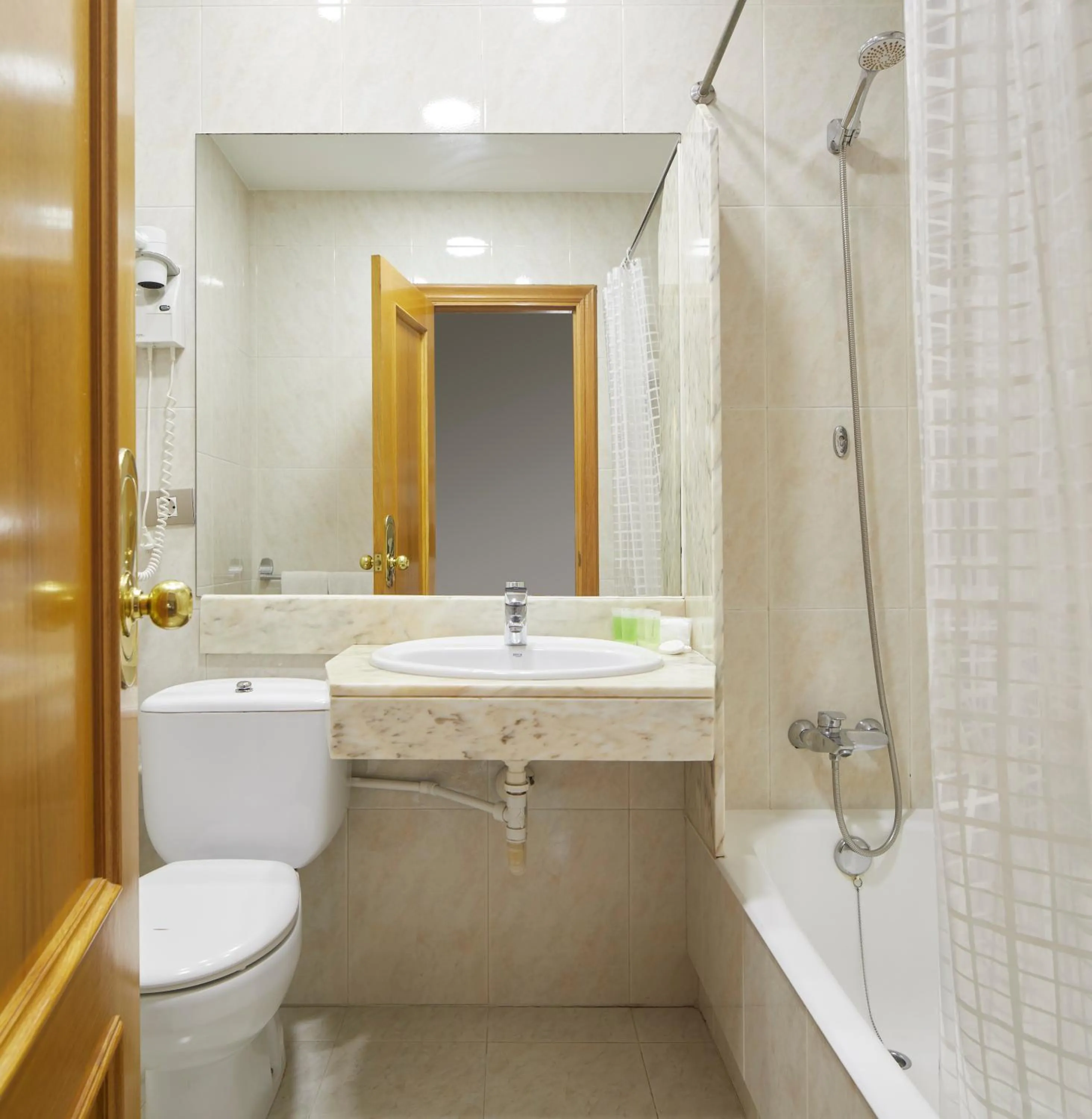 Bathroom in Pensión Alemana