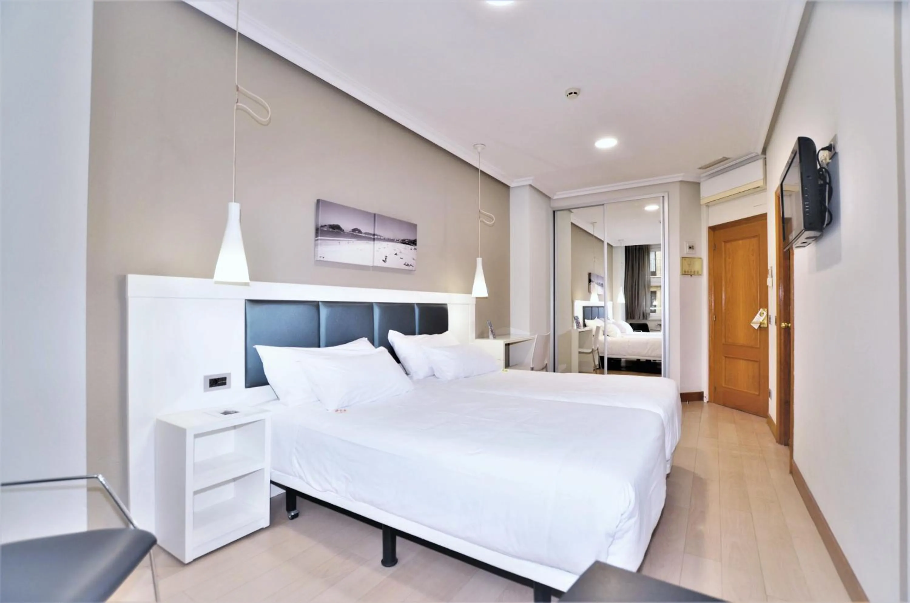 Bathroom, Bed in Pensión Alemana