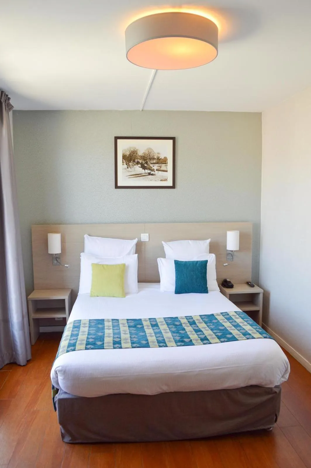 Bedroom, Bed in Dièse Hôtel Bastille