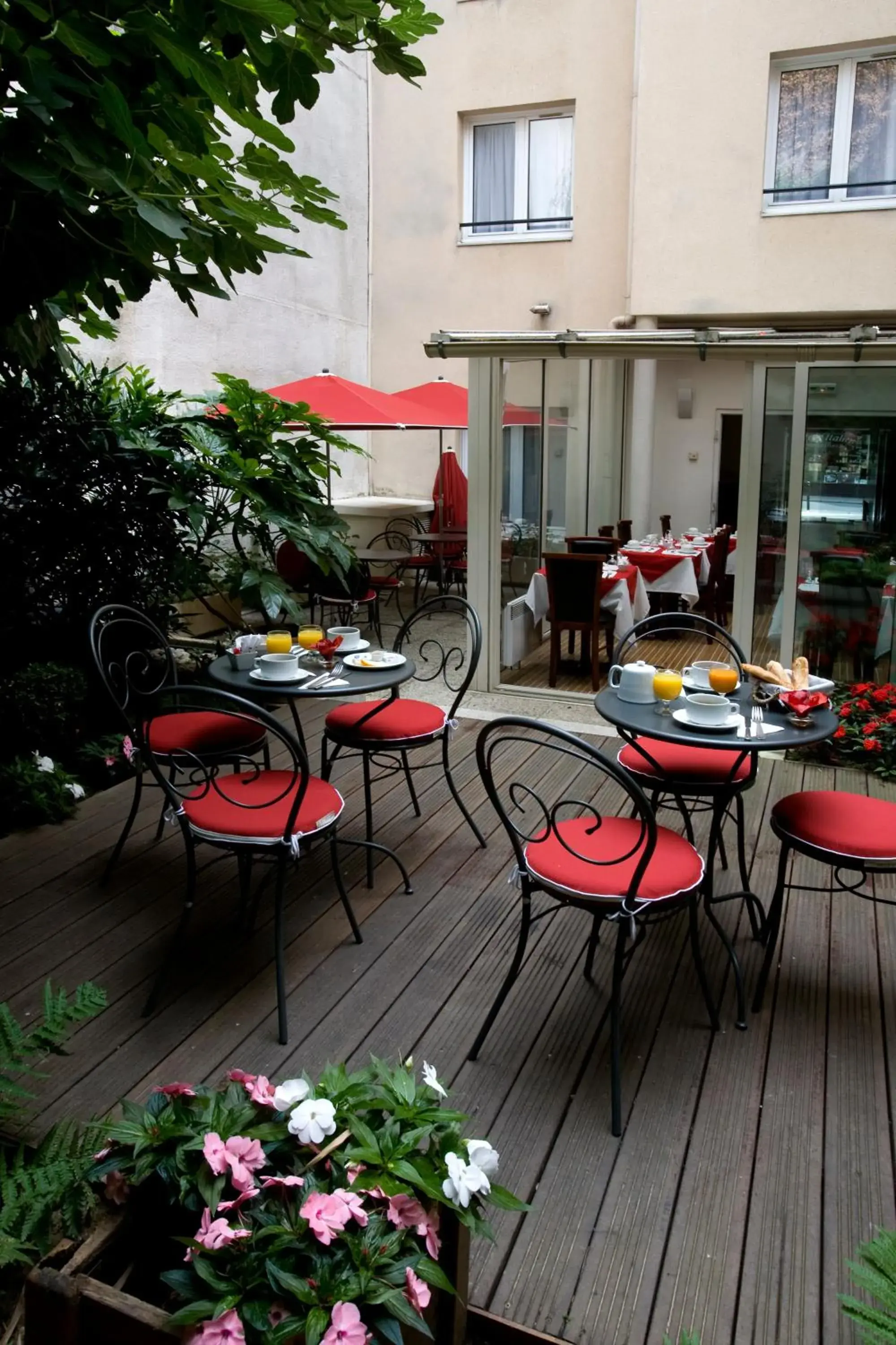 Facade/entrance in Dièse Hôtel Bastille Facade/entrance in Dièse Hôtel Bastille