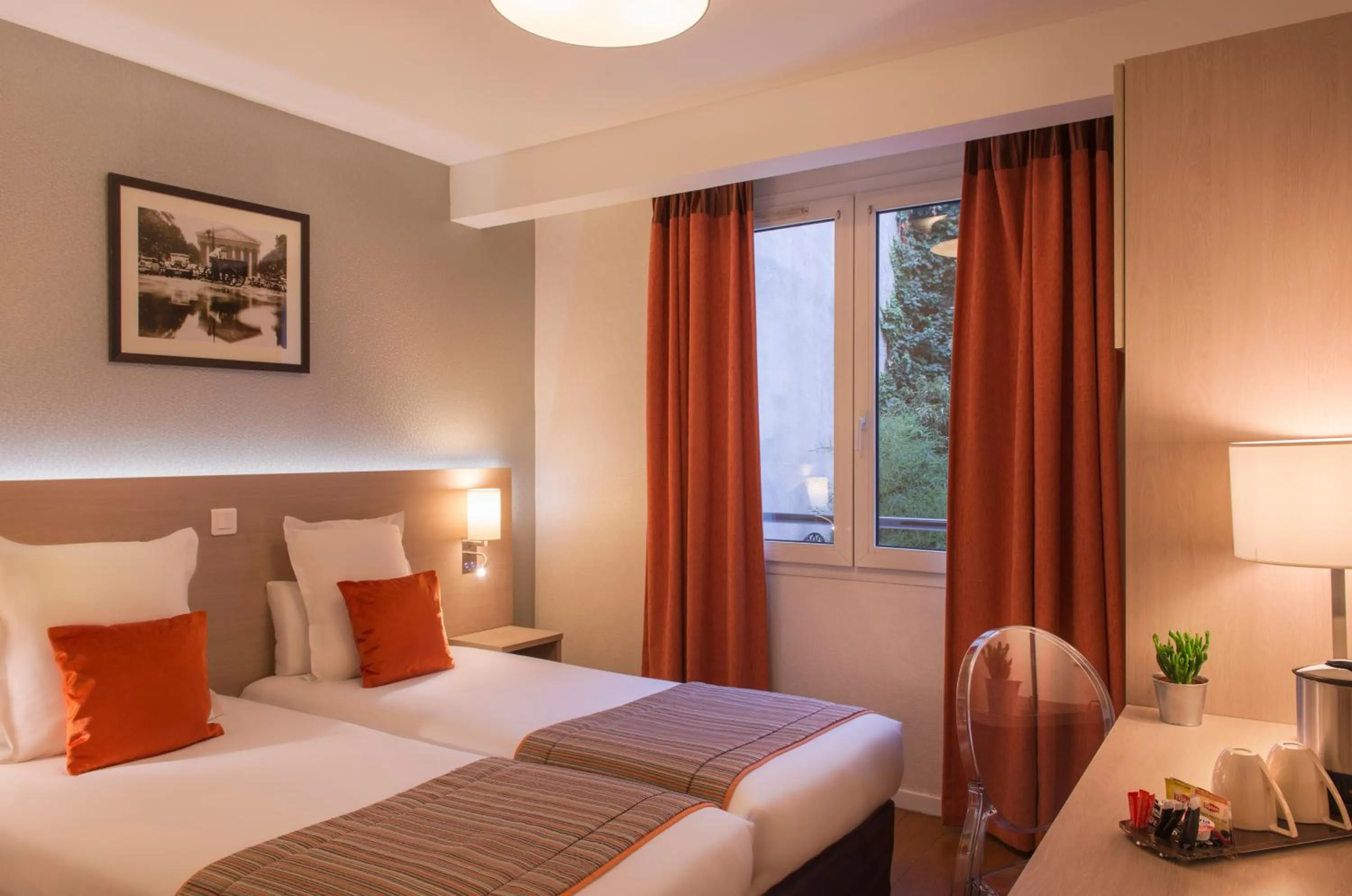 Photo of the whole room, Bed in Dièse Hôtel Bastille