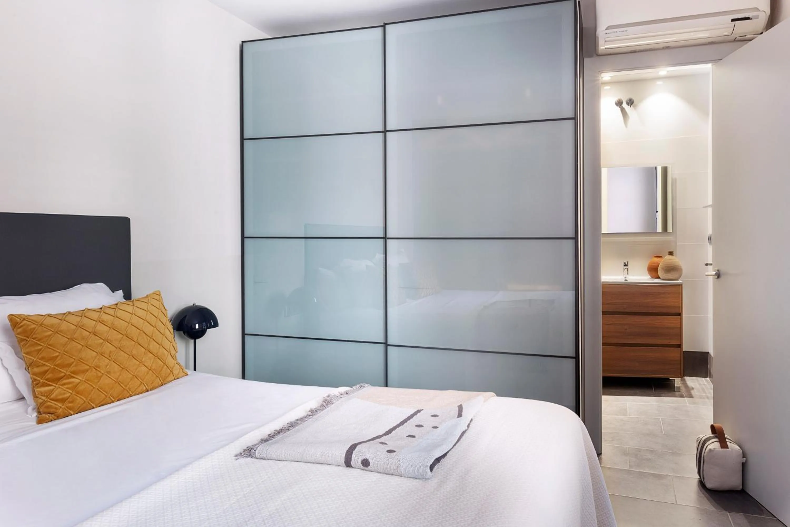 Bed in C211 Barcelona - Simaba Group