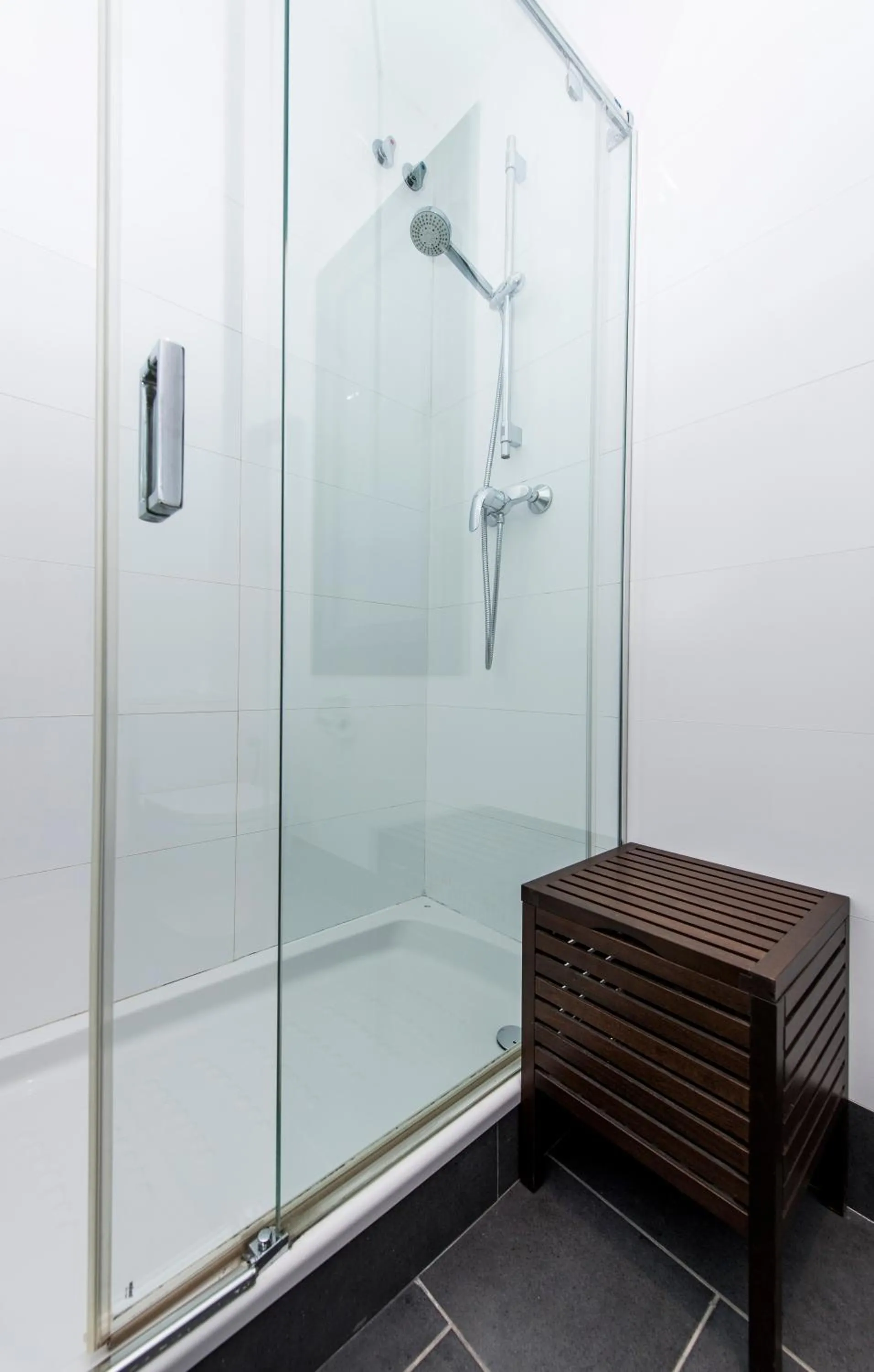 Shower in C211 Barcelona - Simaba Group
