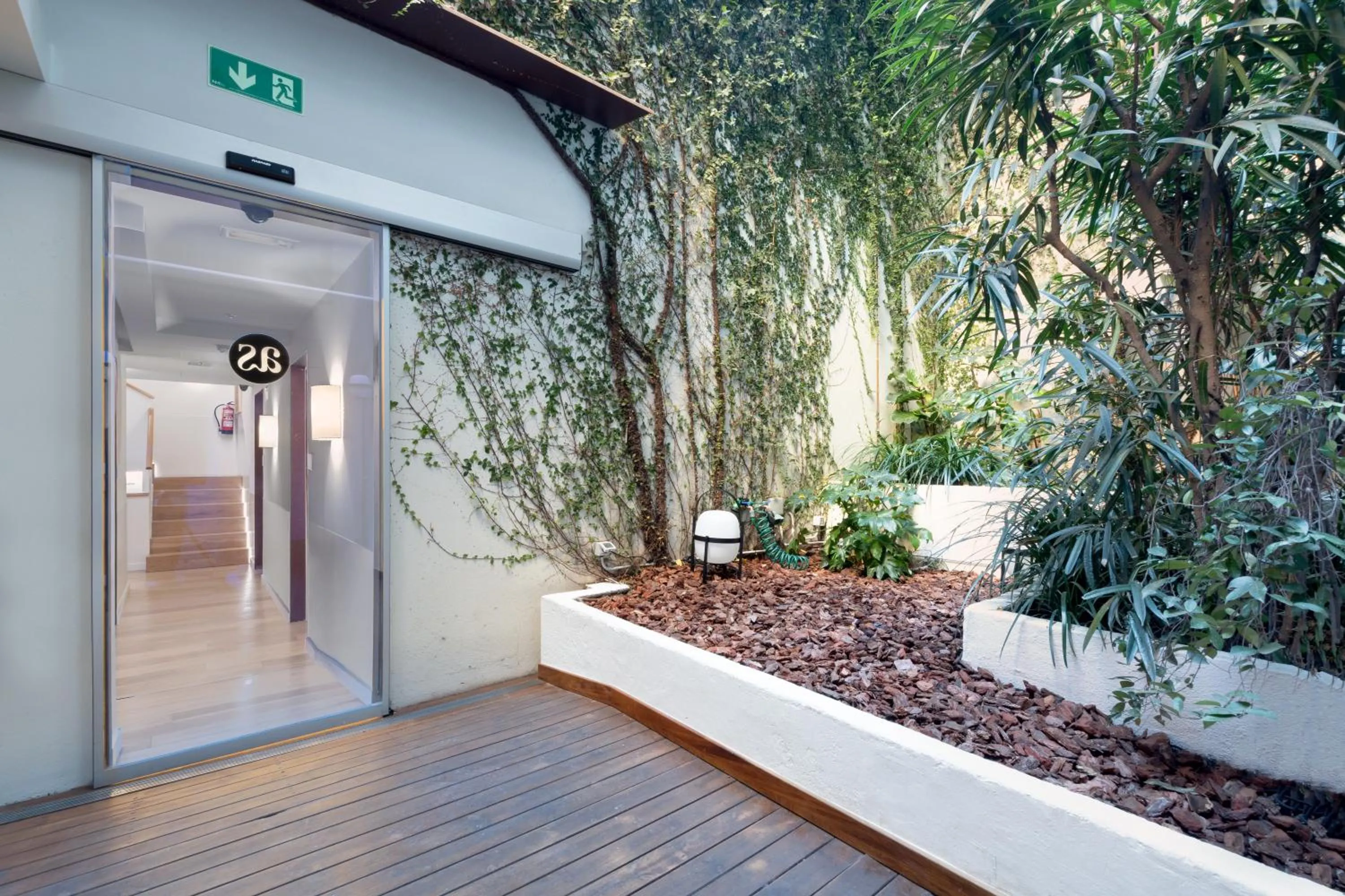 Patio in Casa Bella Gracia by Aspasios