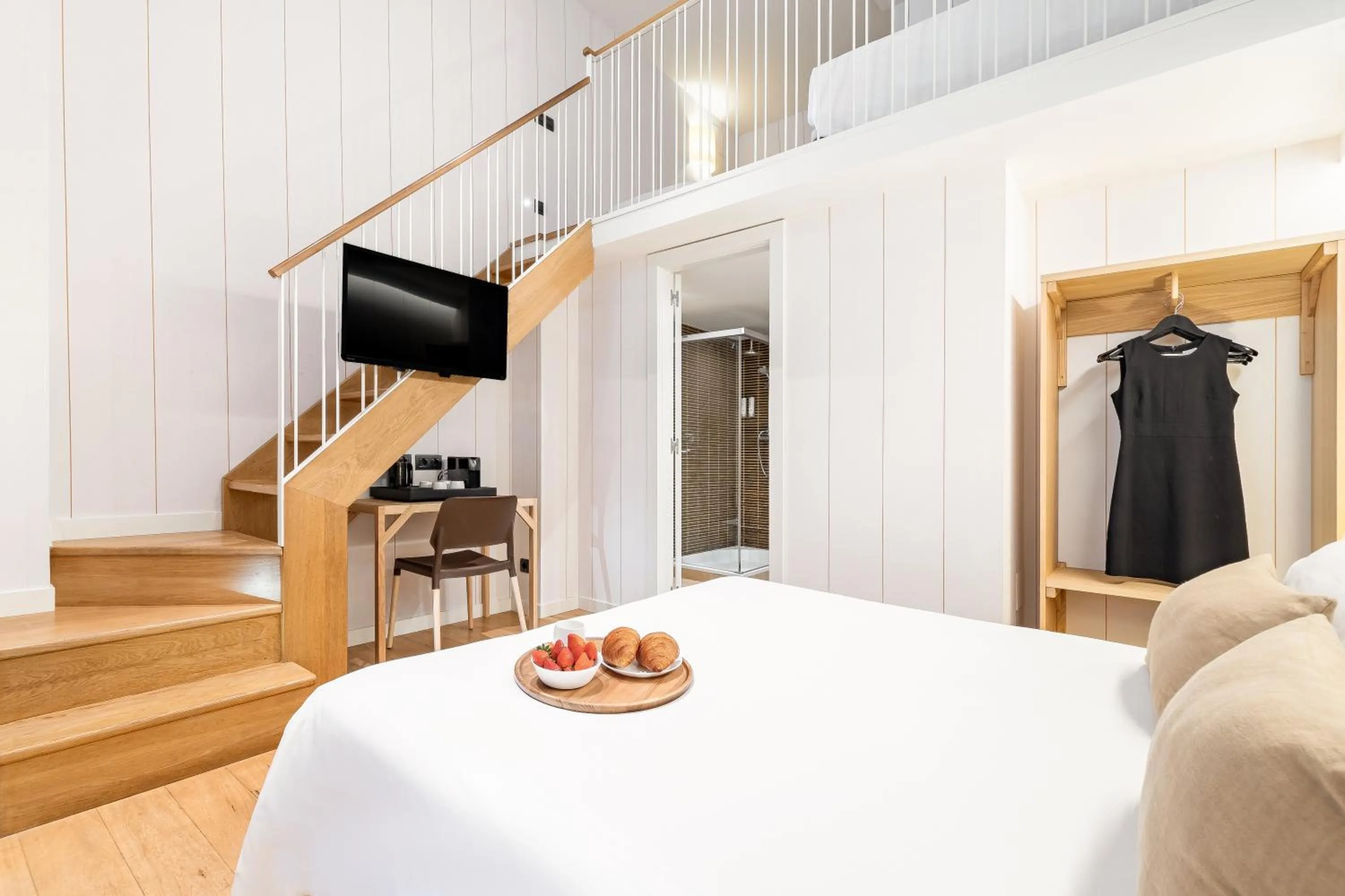 Bed in Casa Bella Gracia by Aspasios