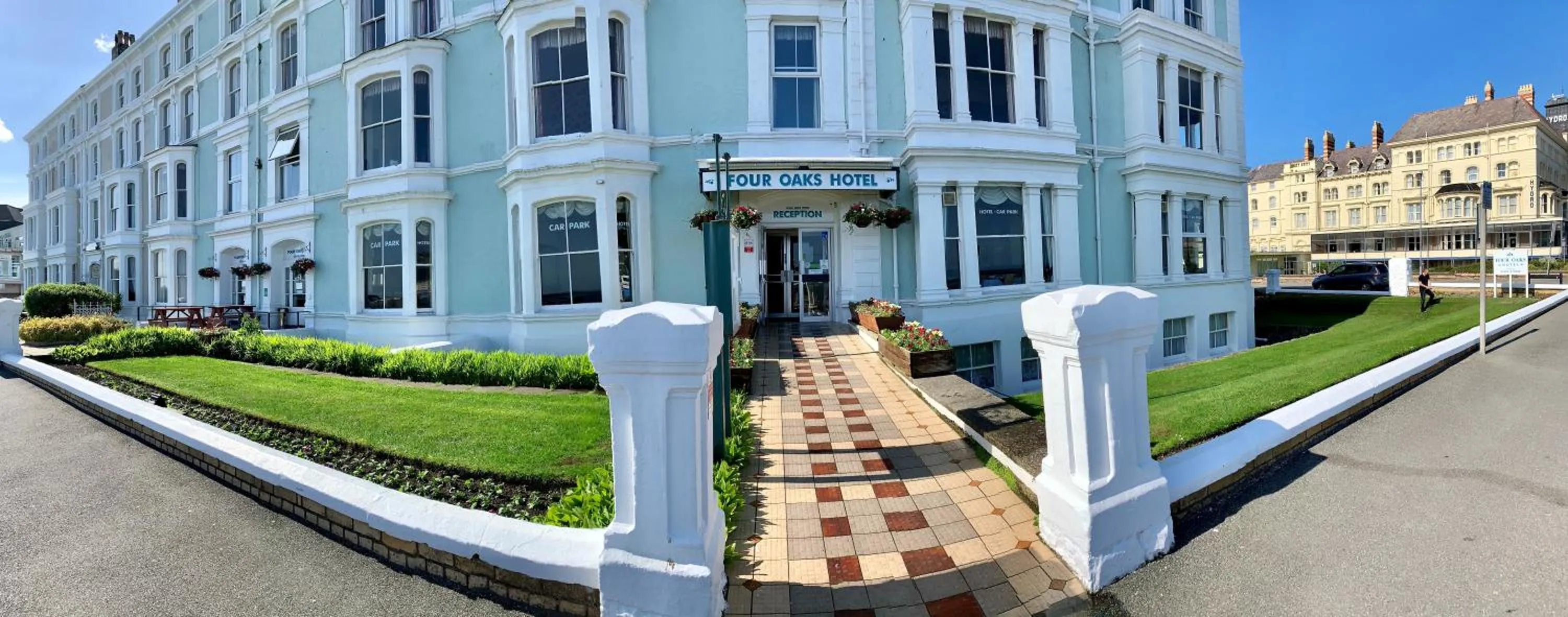 Facade/entrance in Four Oaks Hotel