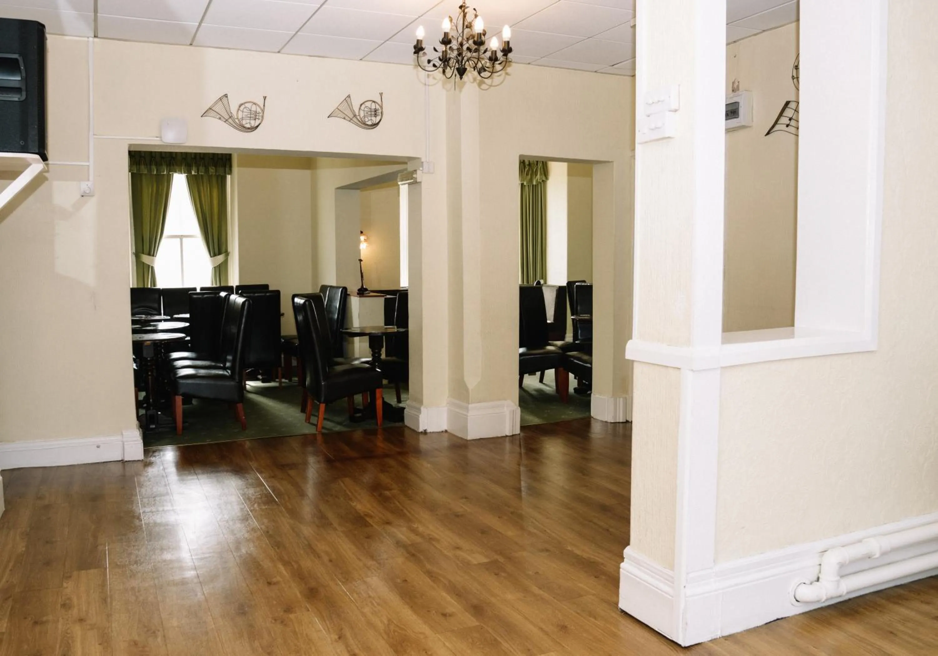 Lounge or bar in Four Oaks Hotel