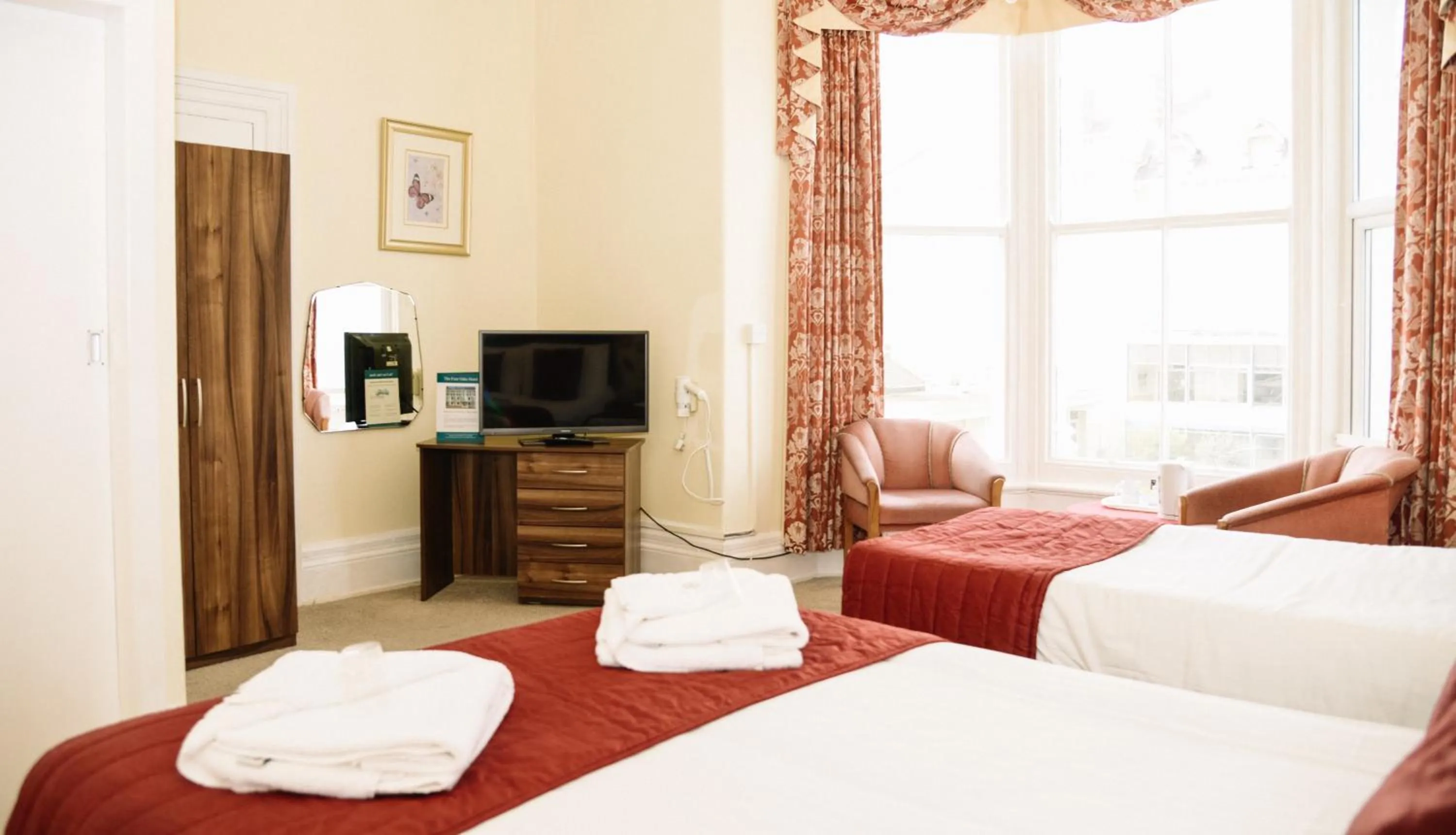 Bed in Four Oaks Hotel