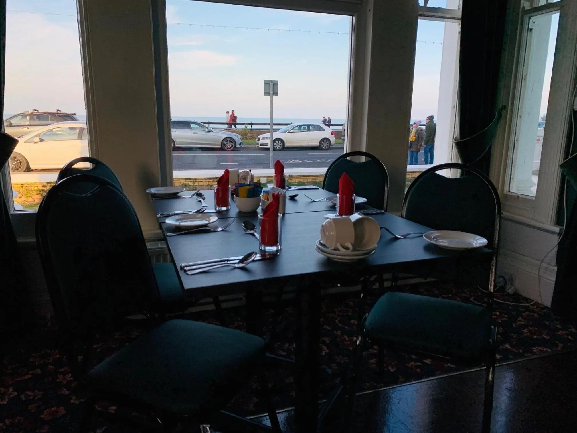 Restaurant/places to eat in Four Oaks Hotel