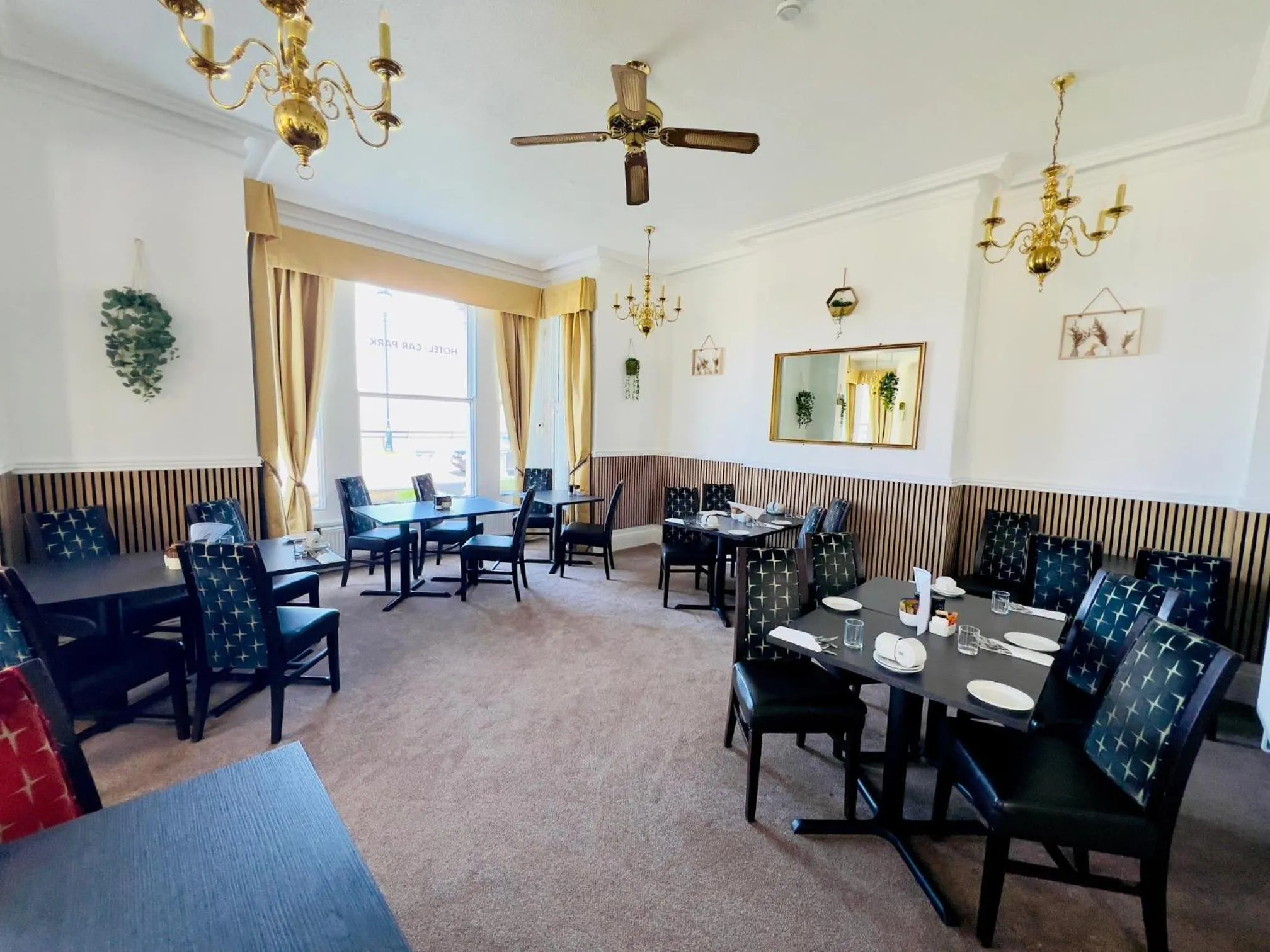 Restaurant/places to eat in Four Oaks Hotel