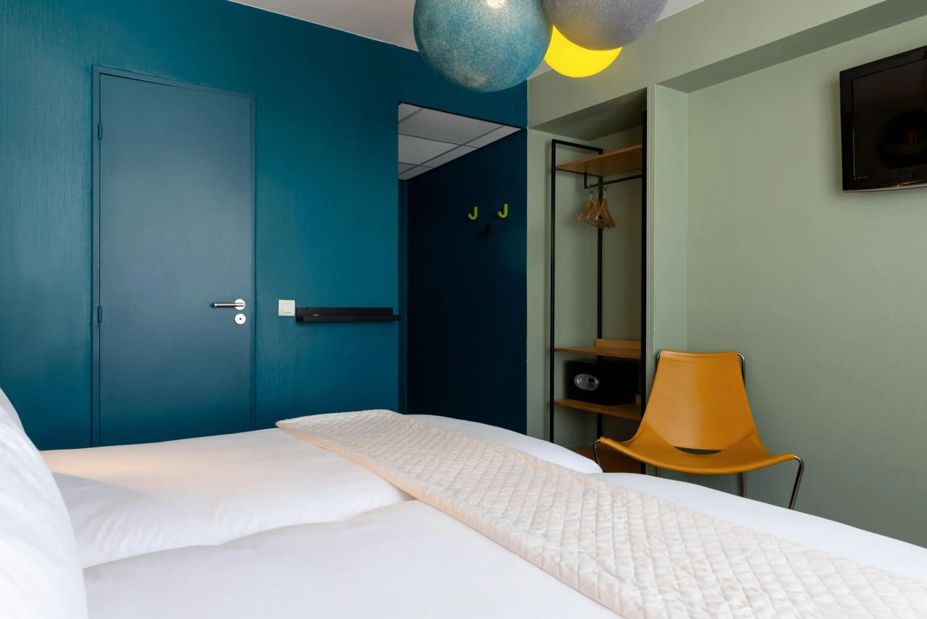 Bedroom, Bed in Hotel Bootcamp