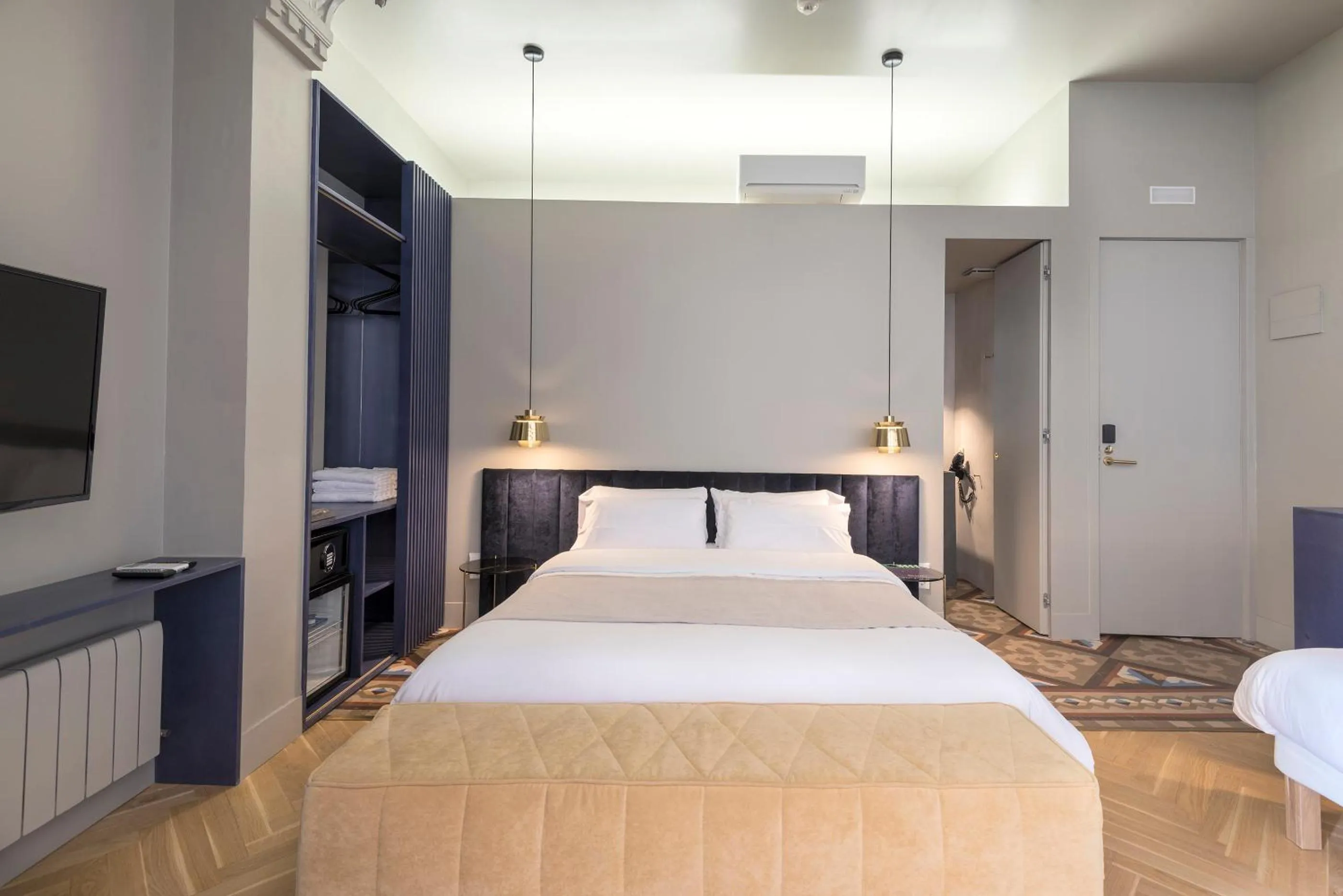 Shower, Bed in BUHO Boutique Rooms