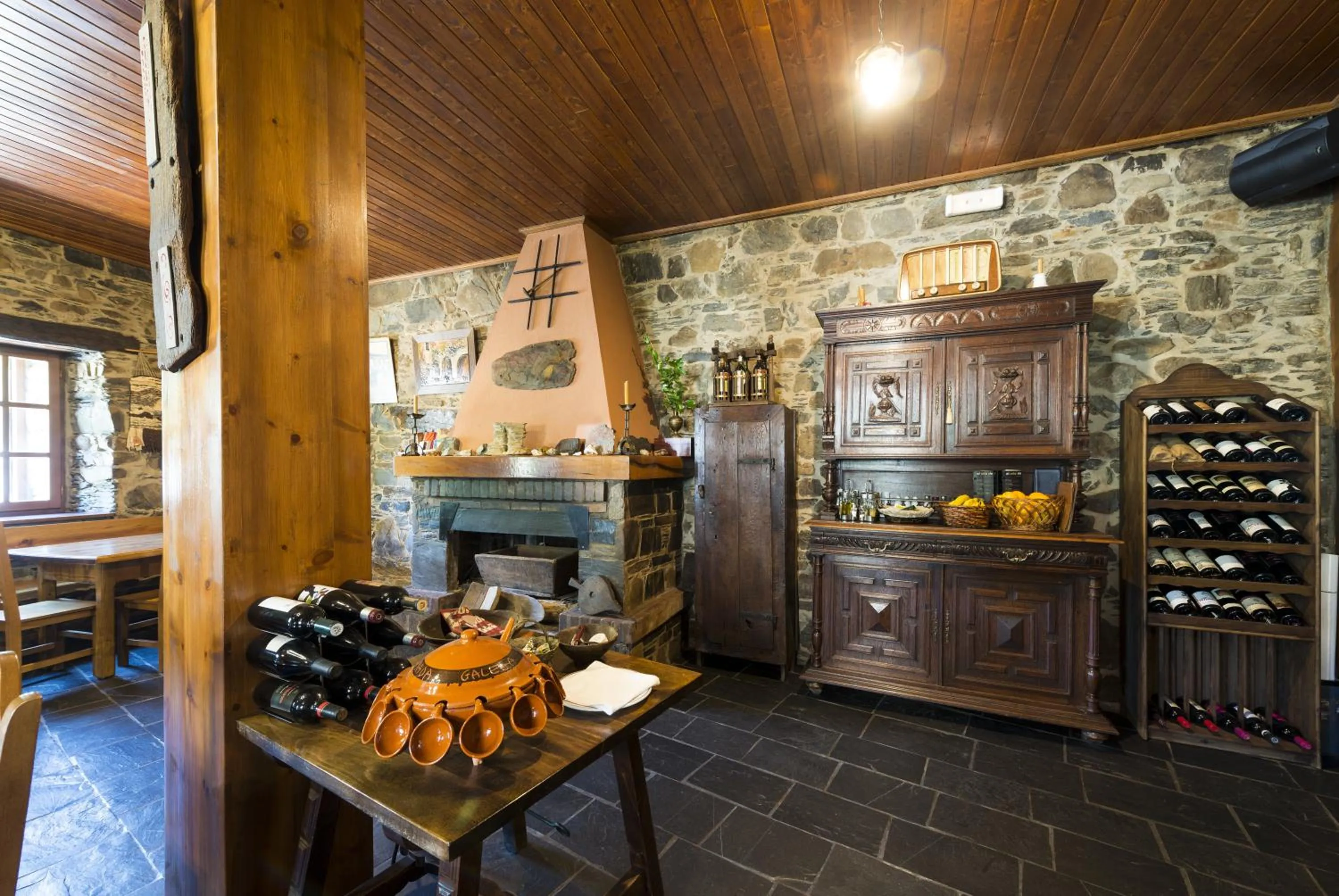 Restaurant/places to eat in Hotel Rural Valle de Ancares