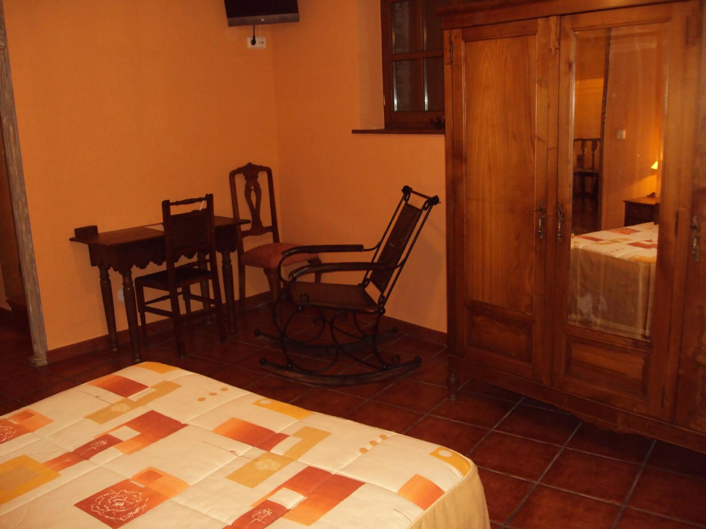 Seating area, Bed in Hotel Rural Valle de Ancares