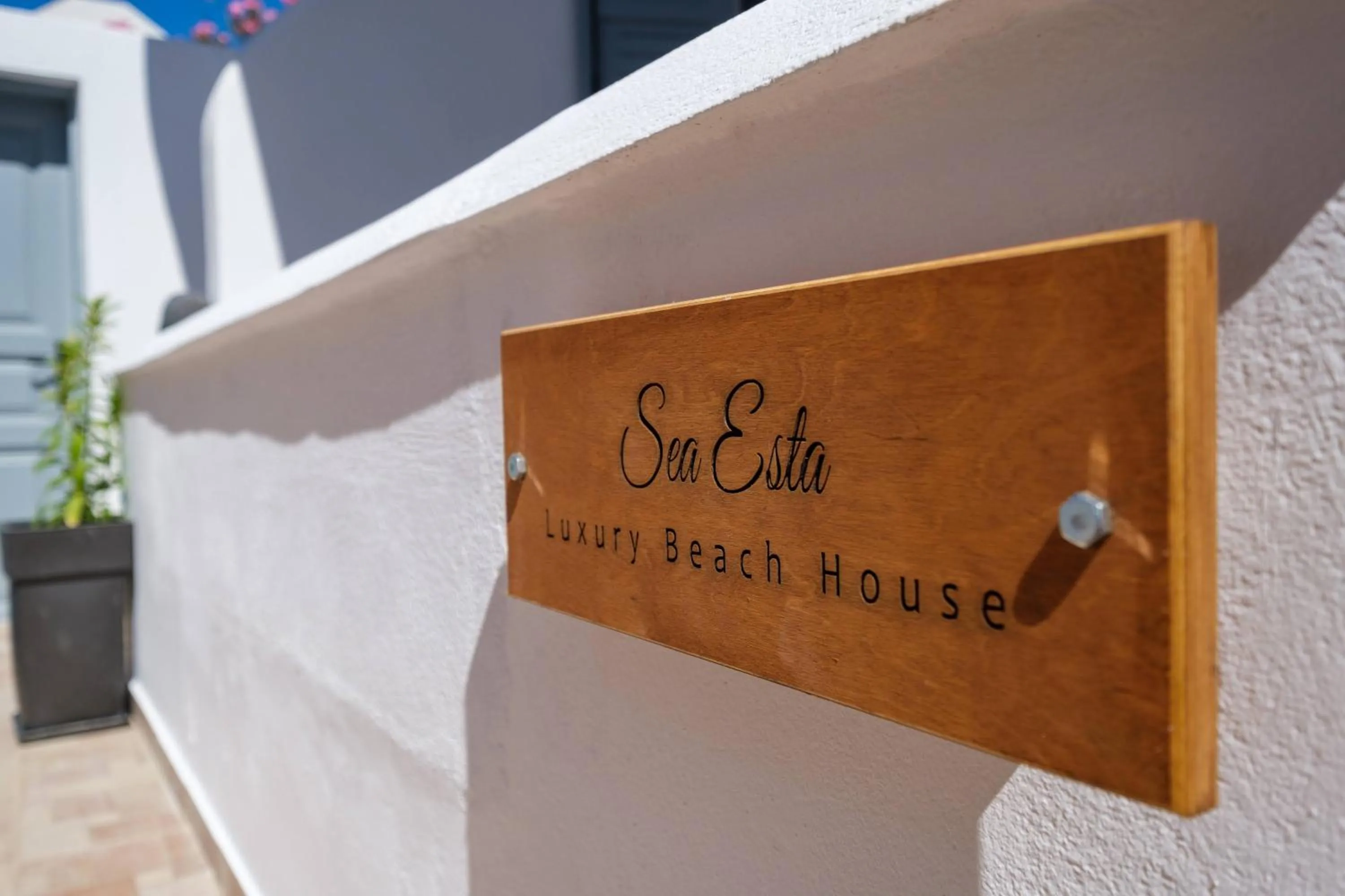 Logo/Certificate/Sign in Beach Houses Santorini