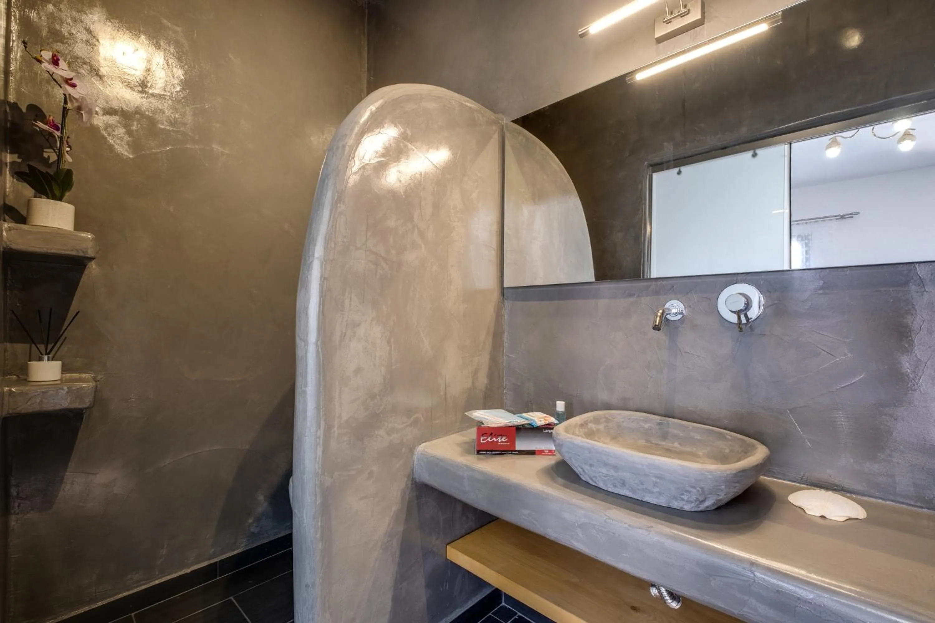 Toilet in Beach Houses Santorini