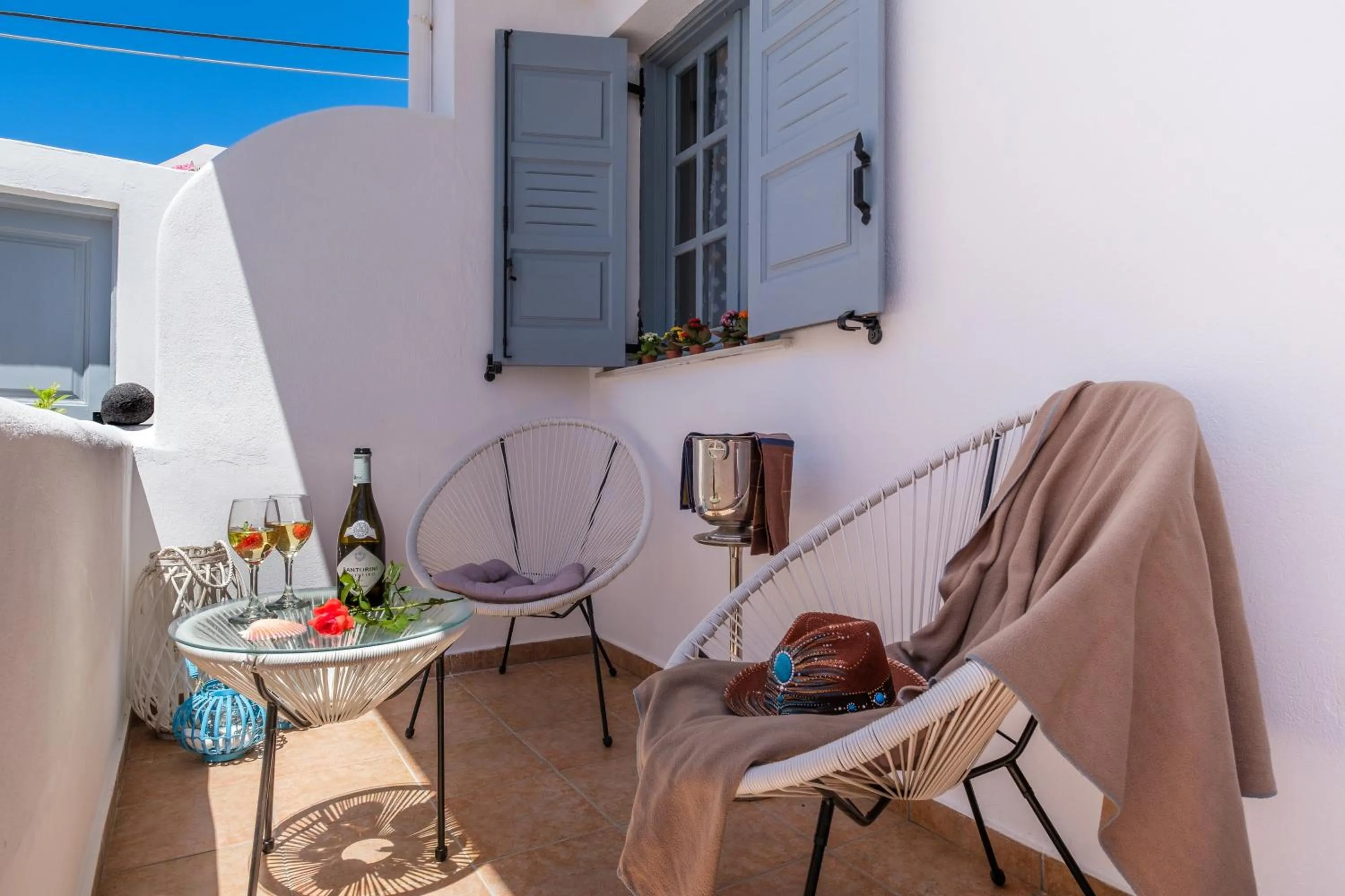 Patio in Beach Houses Santorini