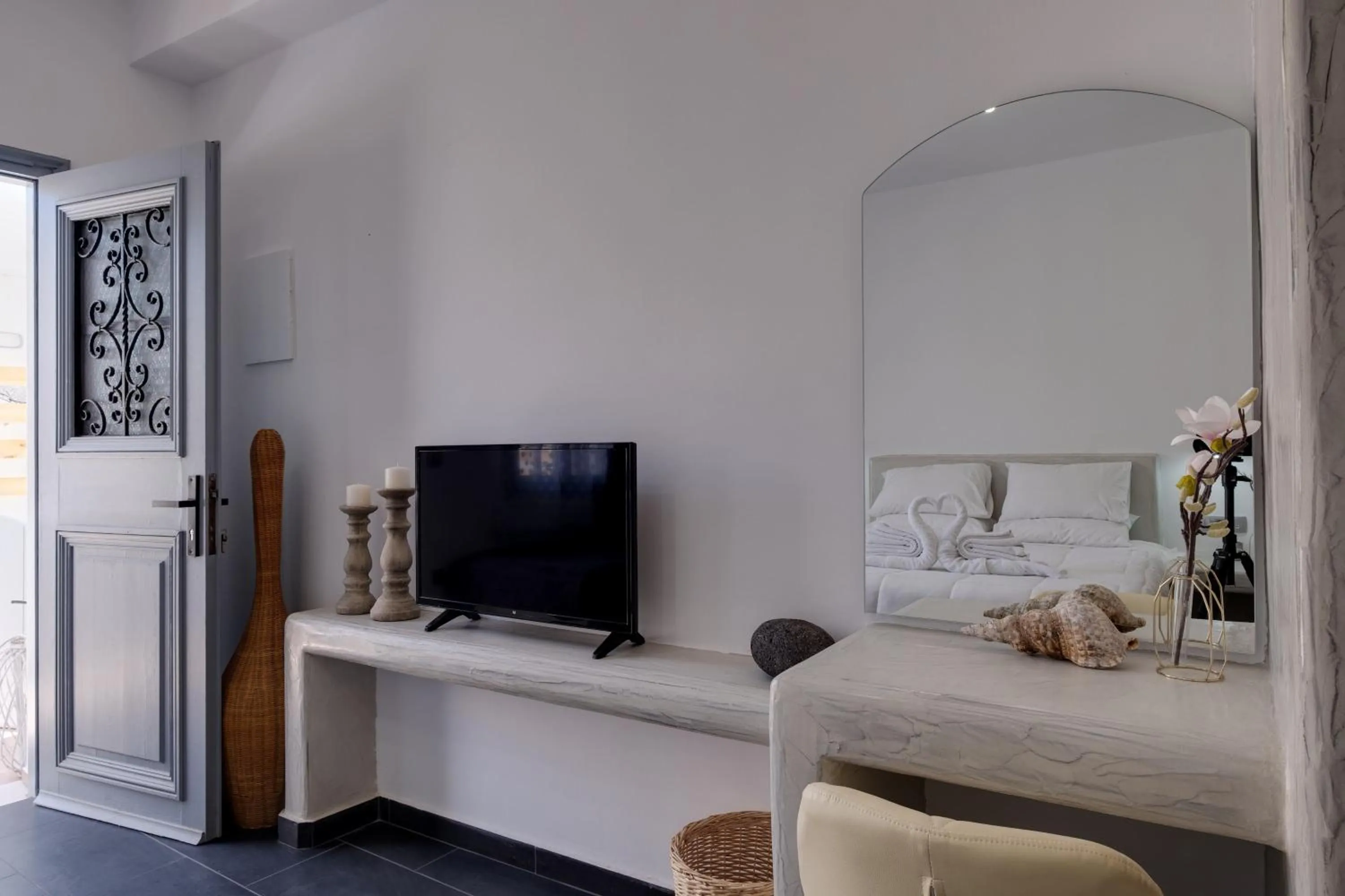 TV and multimedia in Beach Houses Santorini