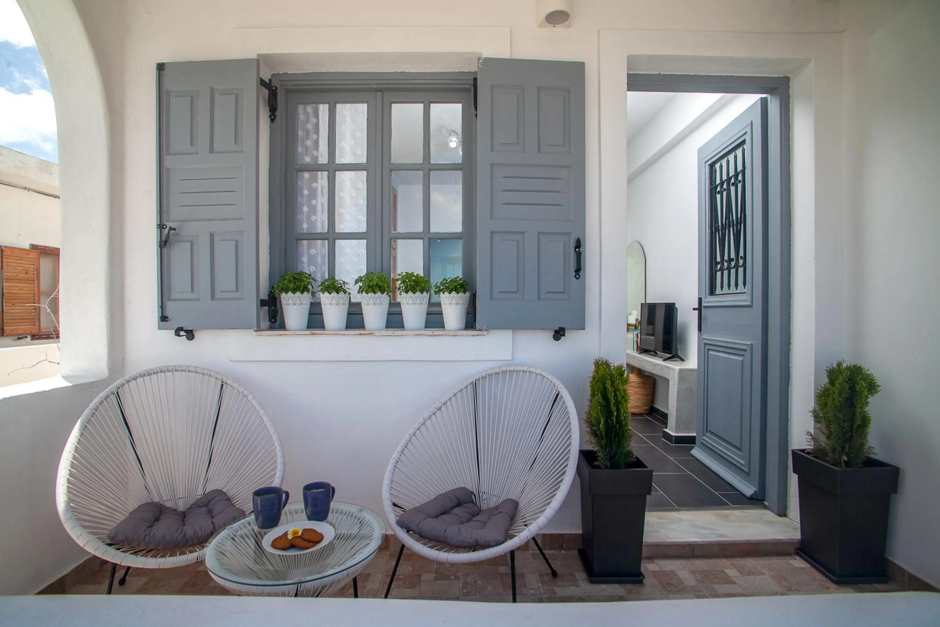 Patio in Beach Houses Santorini
