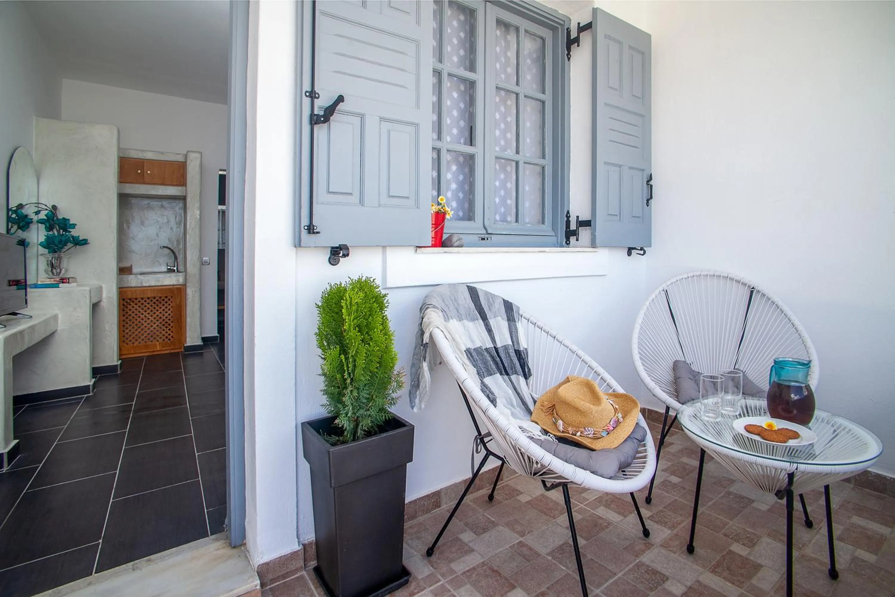 Patio in Beach Houses Santorini
