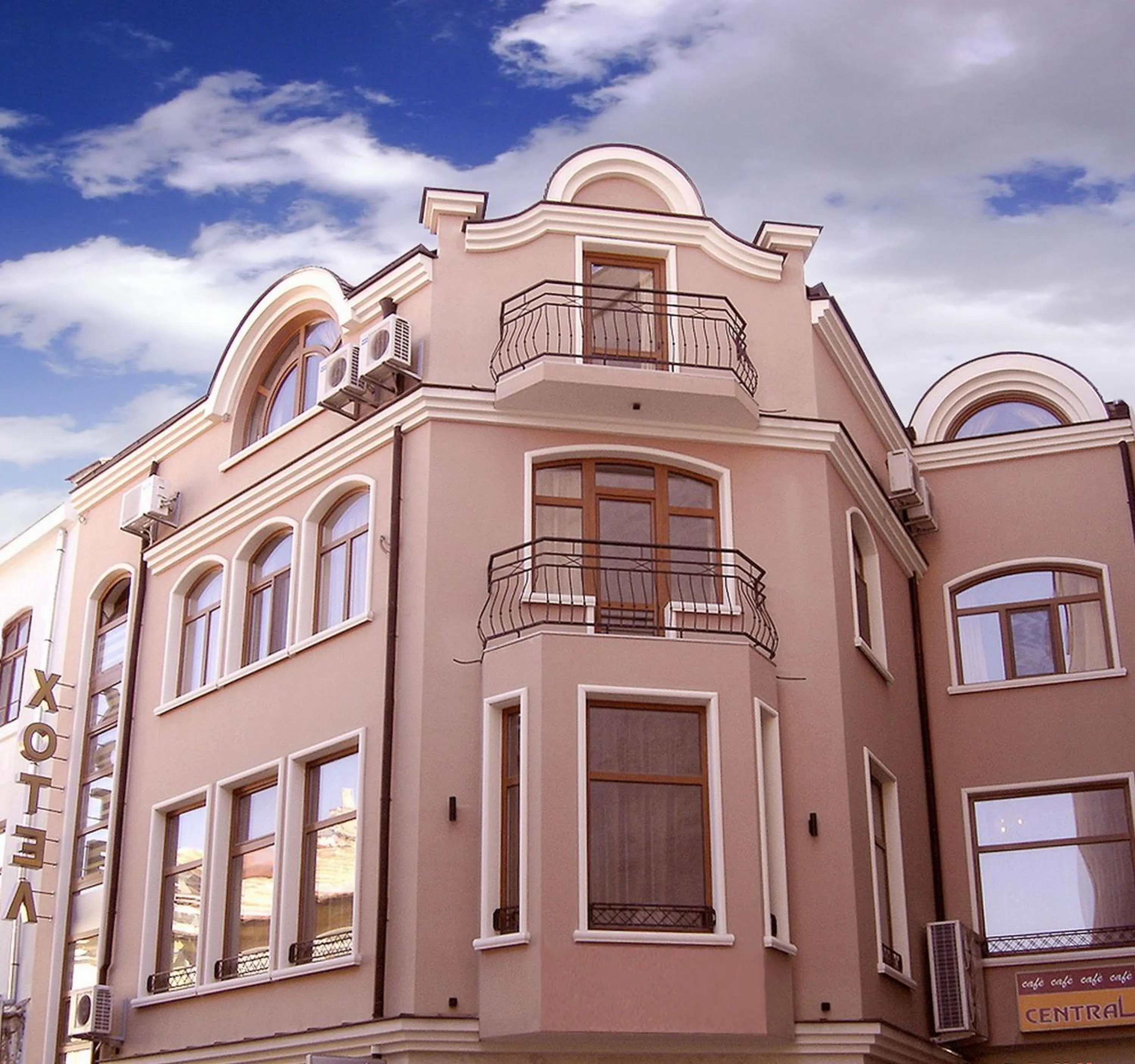 Central Family Hotel