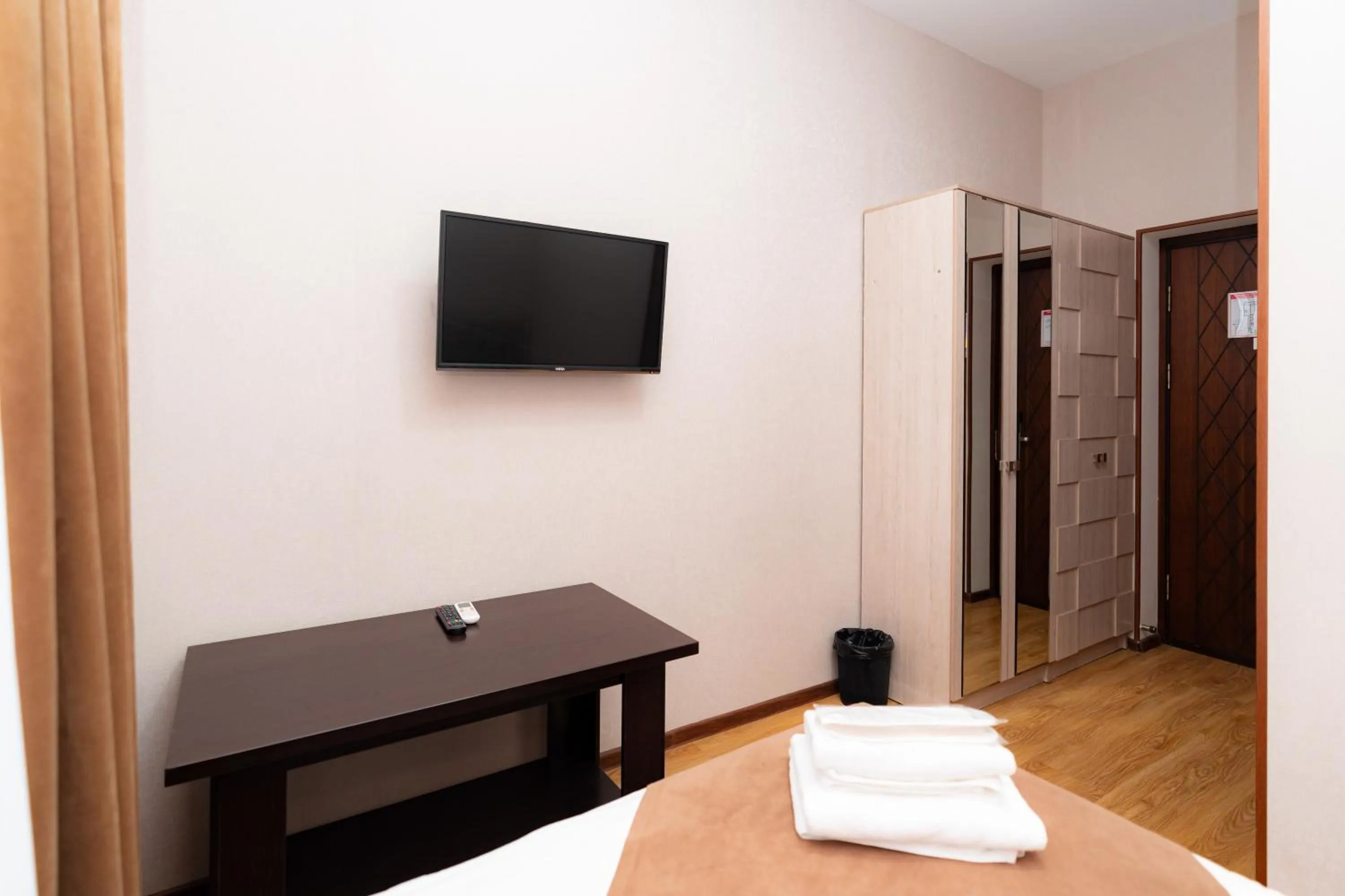 TV and multimedia, Bed in Diamond Hotel Tashkent