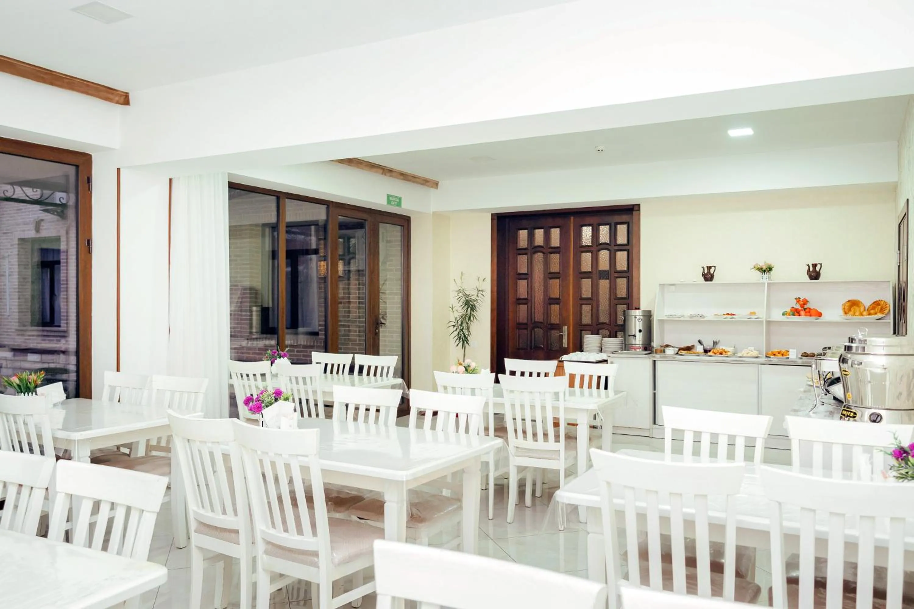 Restaurant/places to eat in Diamond Hotel Tashkent