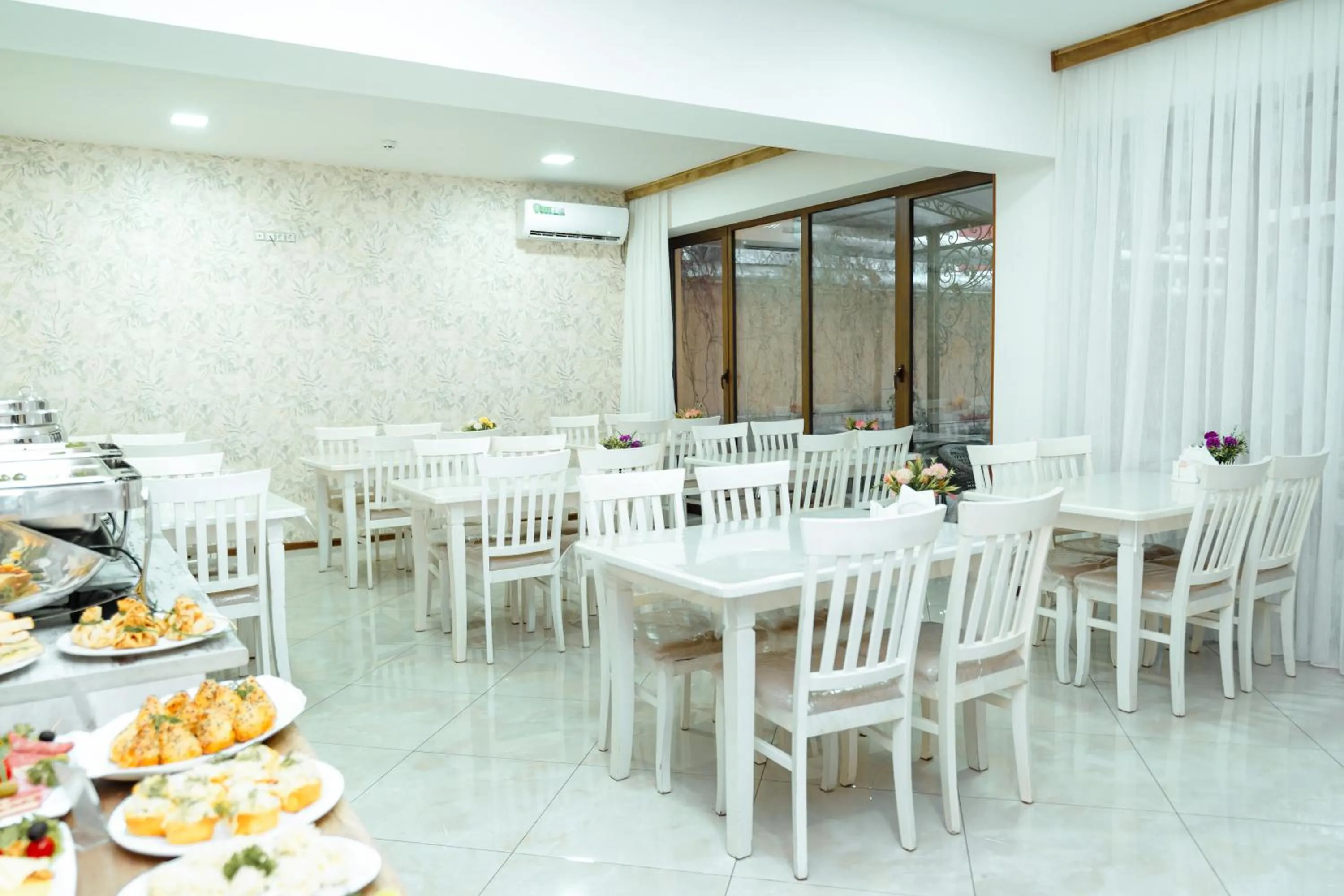 Restaurant/places to eat in Diamond Hotel Tashkent