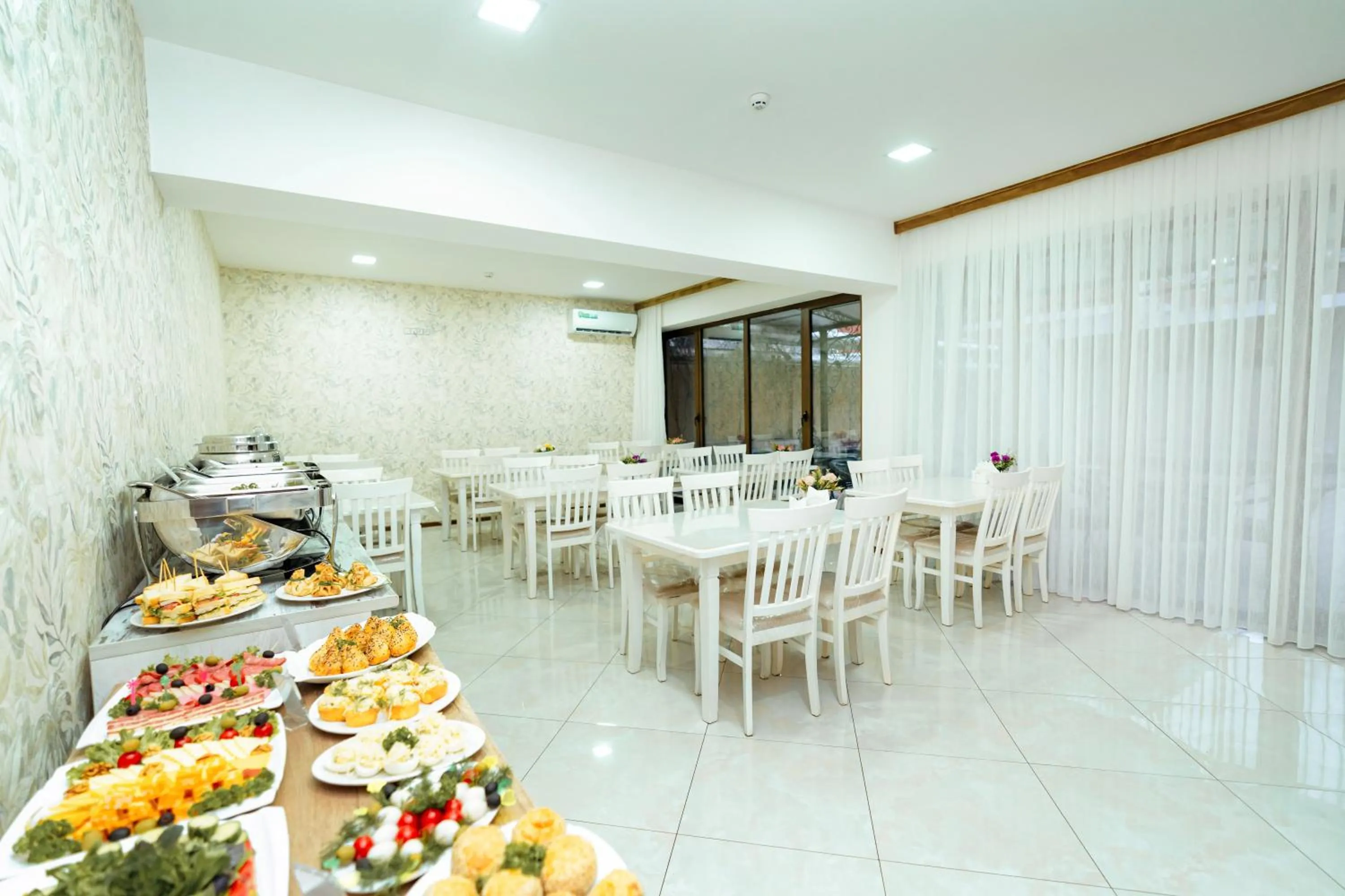 Restaurant/places to eat in Diamond Hotel Tashkent