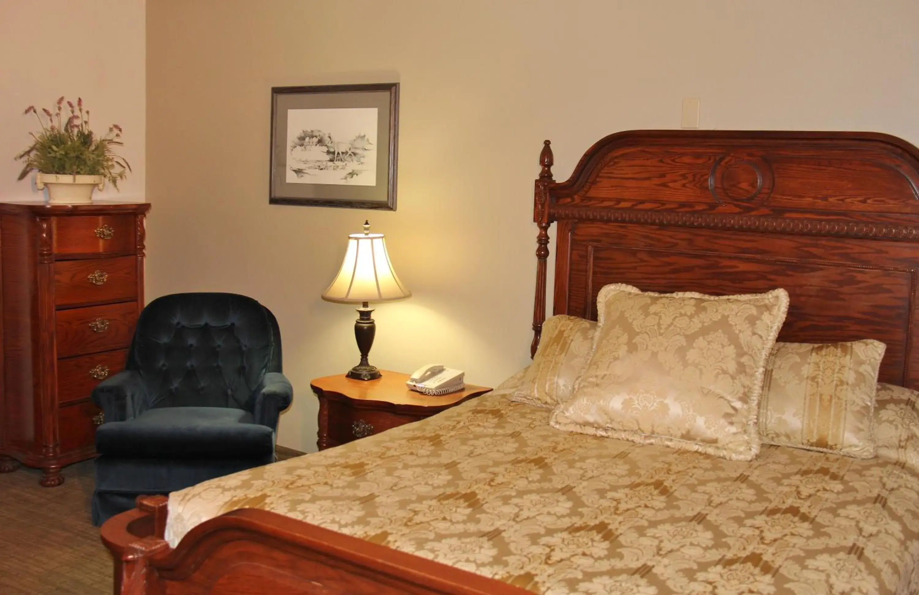 Bed in Homestead Inn and Suites Bed in Homestead Inn and Suites