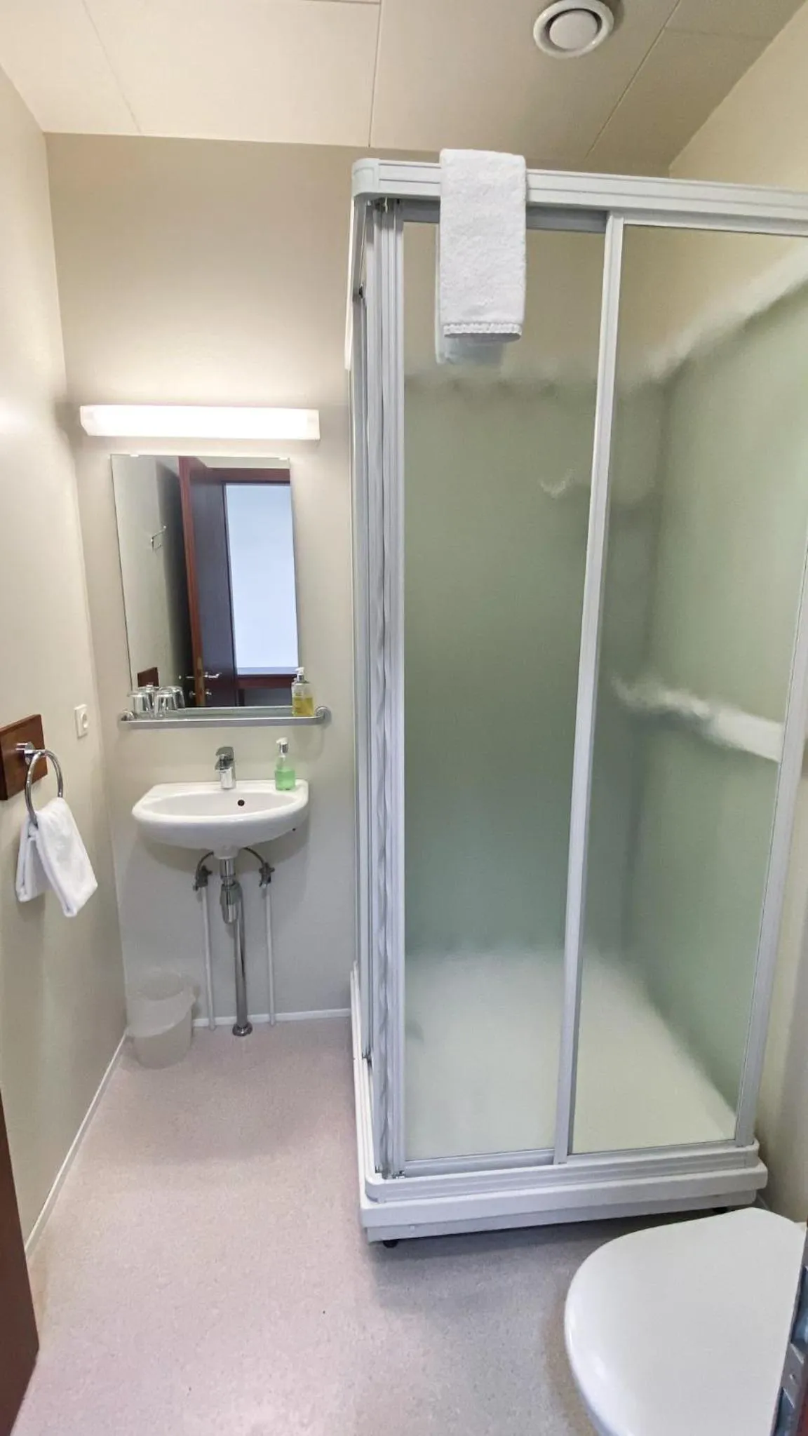 Shower in Skipalaekur Guesthouse