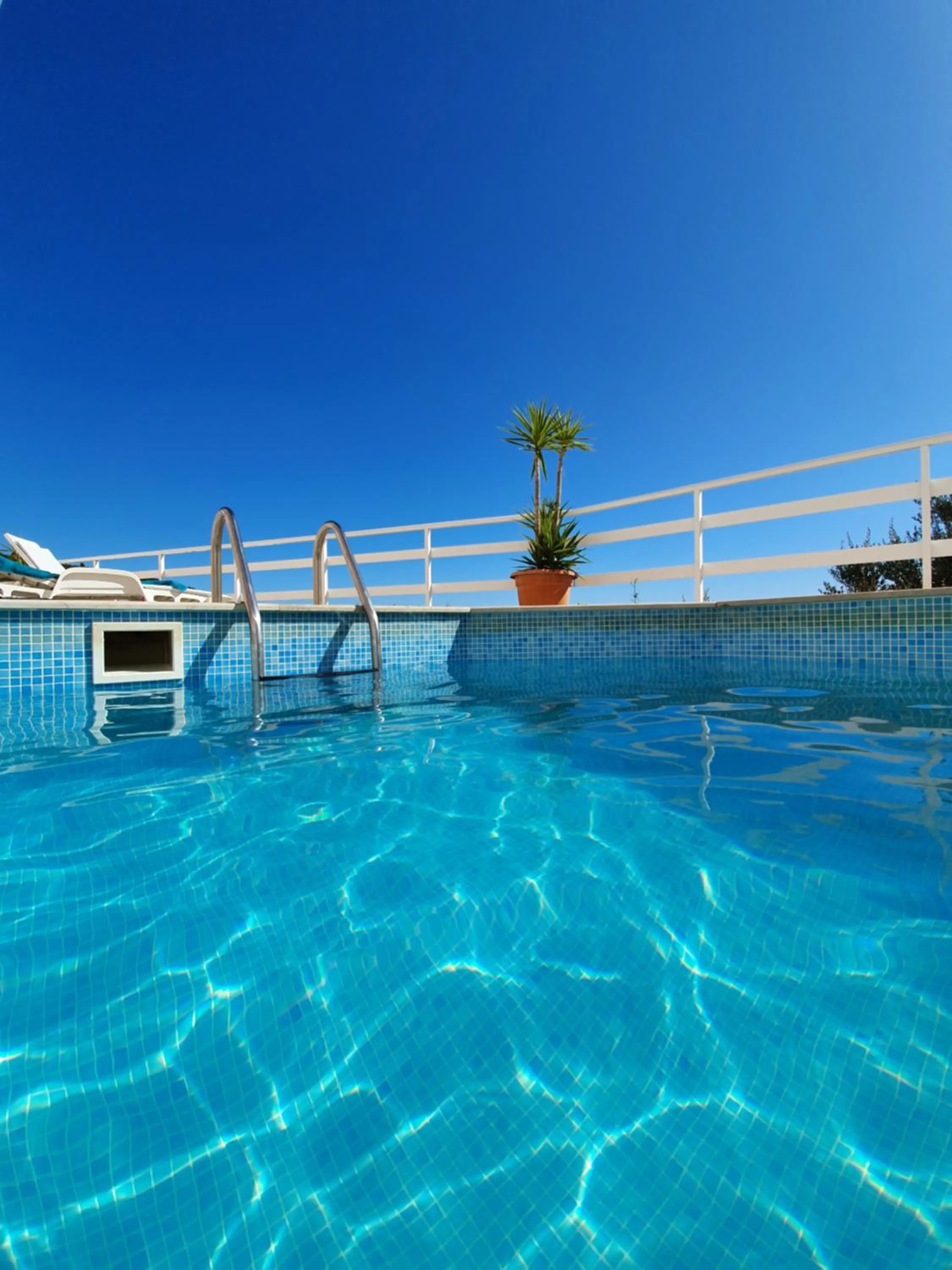 Penthouse Christina with Pool - Large Sunny Terrace - Seaview - 250m to Beach and Restaurants - Free Parking - Trogir and Ciovo - 15 minutes to airport