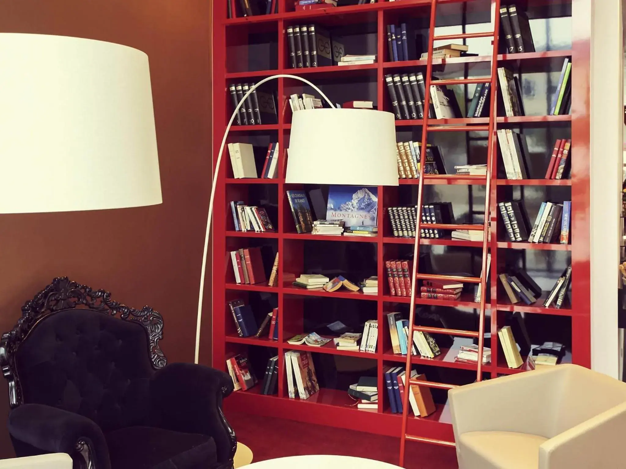 Lounge or bar in Mercure Cholet Centre Lounge or bar in Mercure Cholet Centre