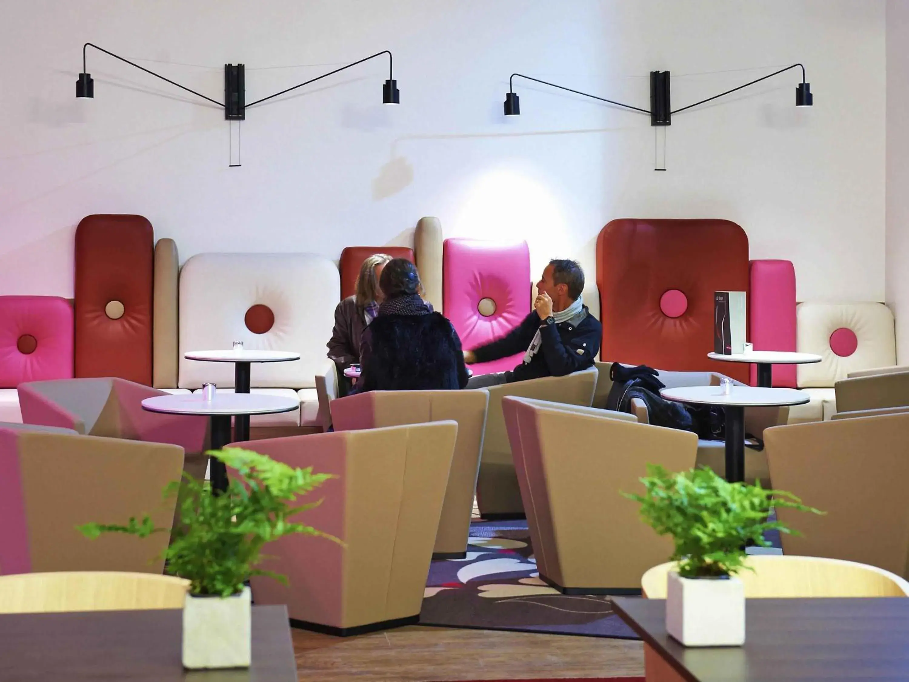 Lounge or bar in Mercure Cholet Centre Lounge or bar in Mercure Cholet Centre