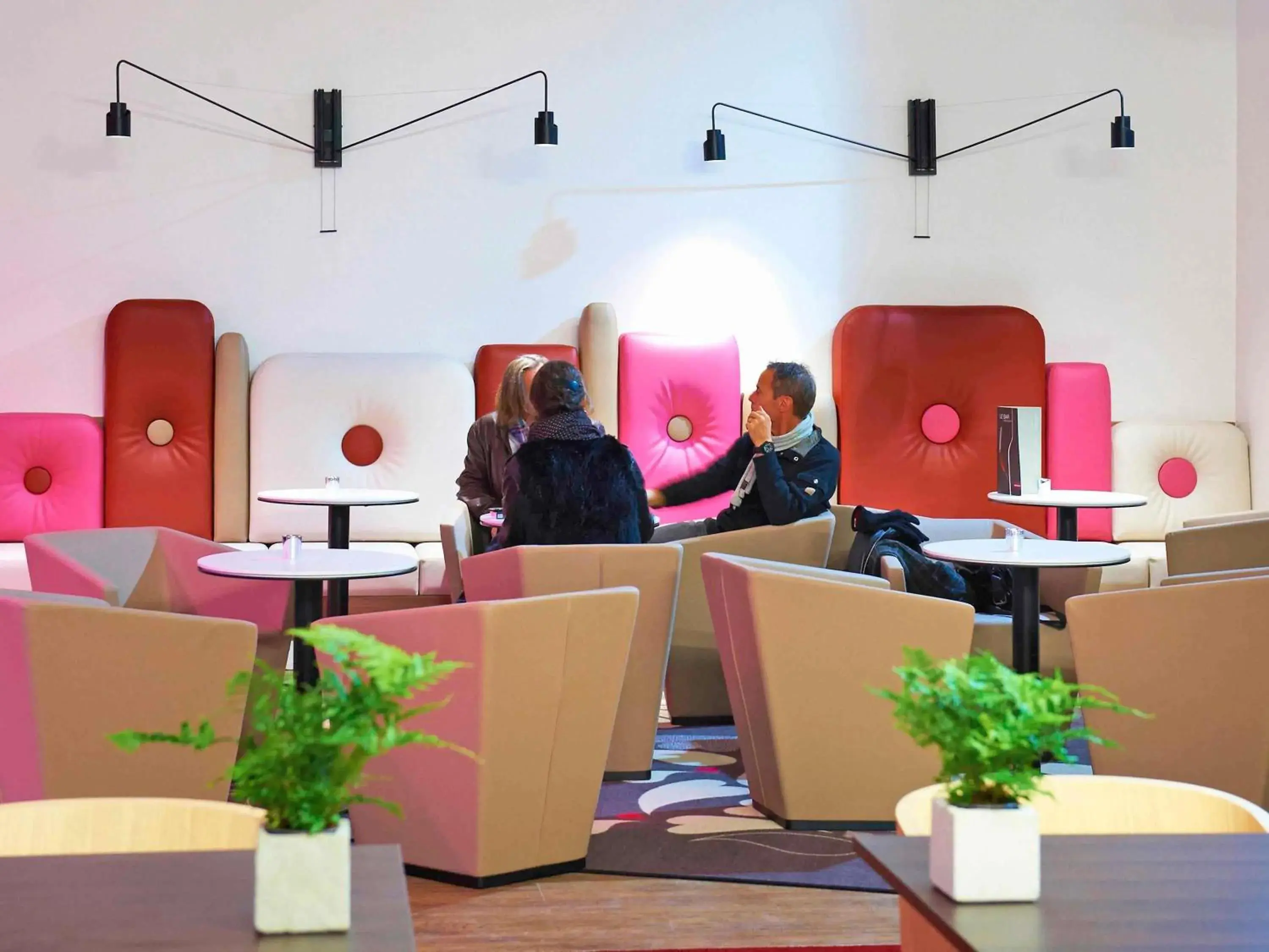 Lounge or bar in Mercure Cholet Centre Lounge or bar in Mercure Cholet Centre