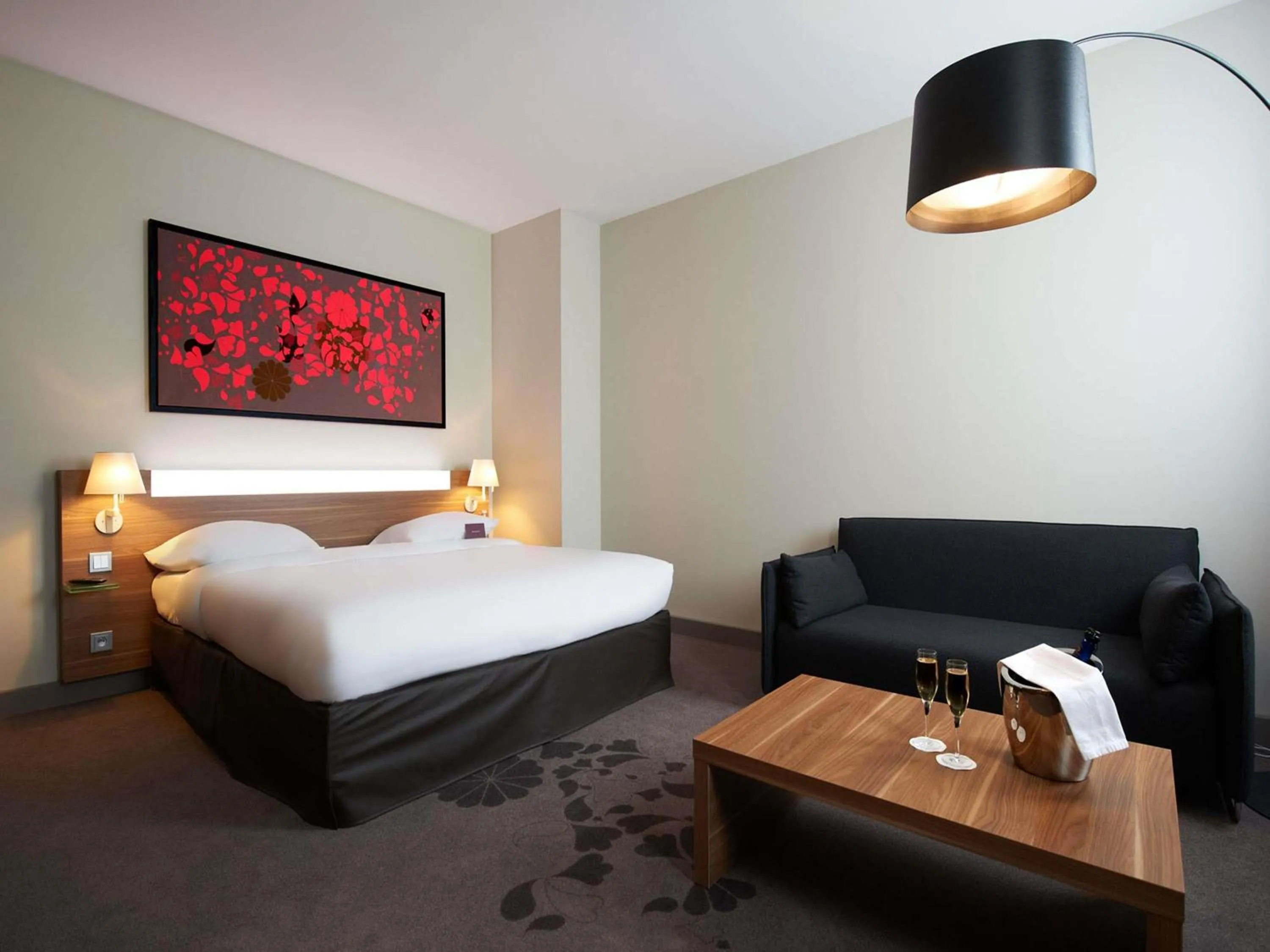 Bedroom, Bed in Mercure Cholet Centre