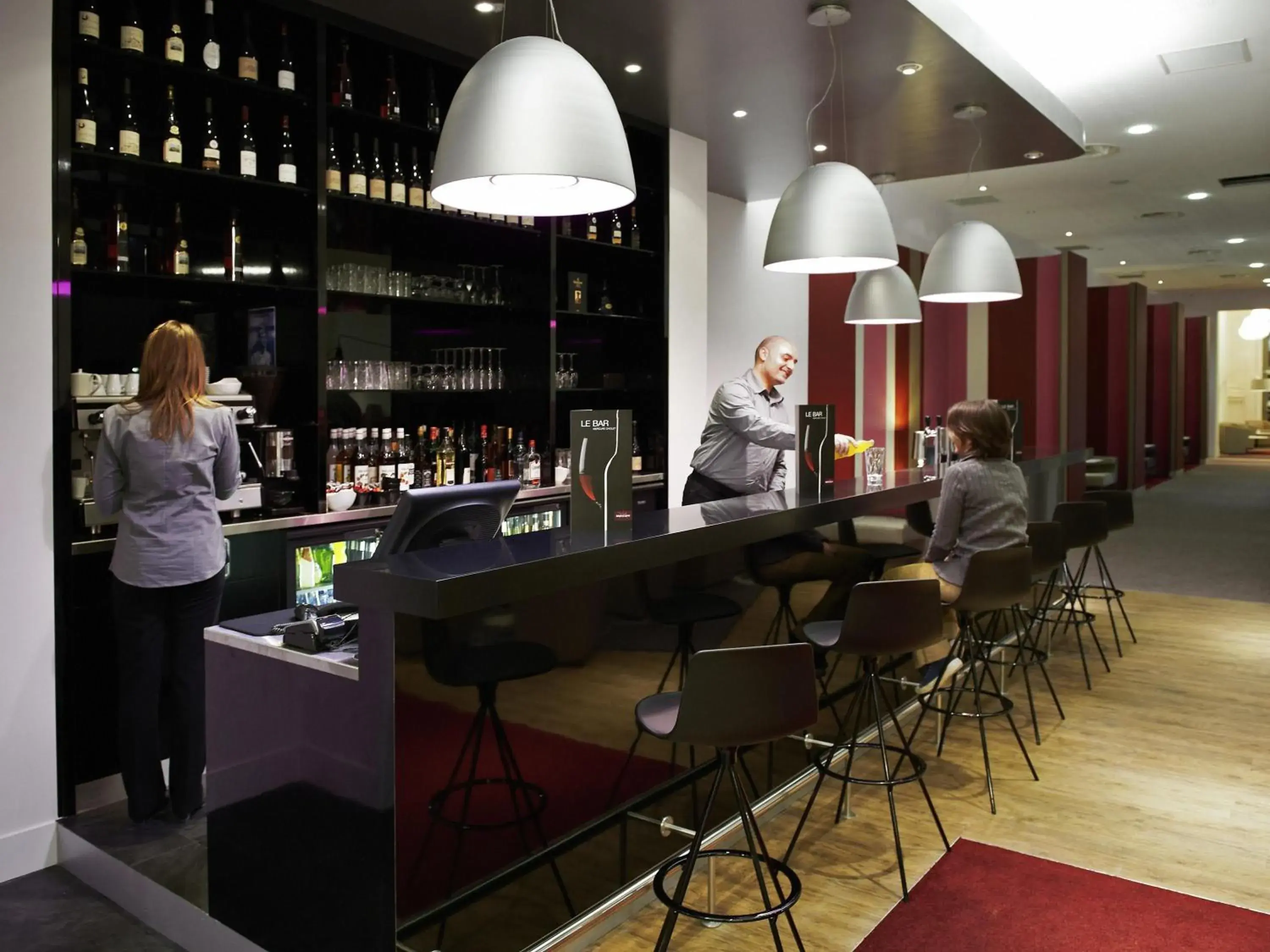Lounge or bar in Mercure Cholet Centre Lounge or bar in Mercure Cholet Centre