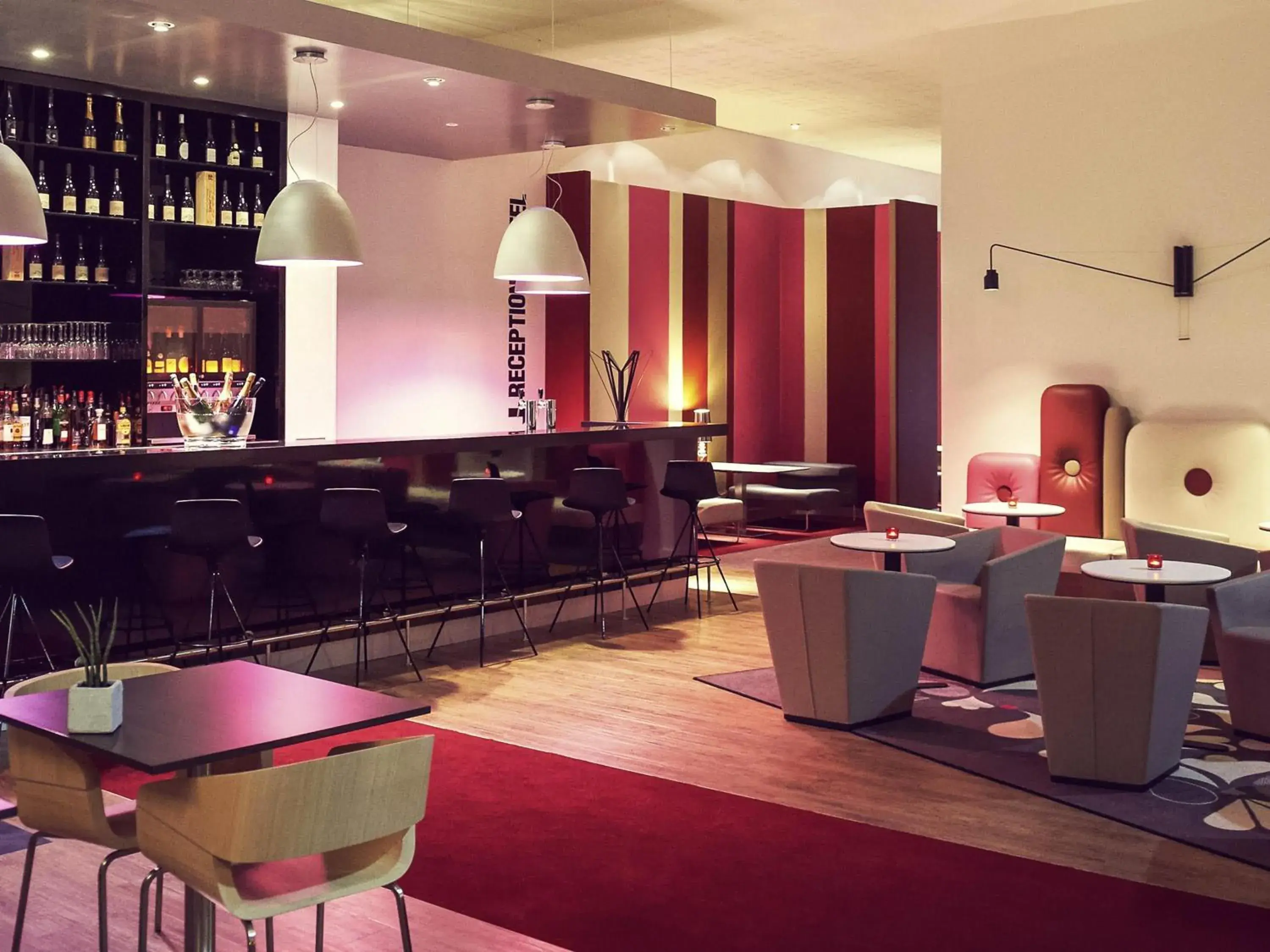 Lounge or bar in Mercure Cholet Centre Lounge or bar in Mercure Cholet Centre