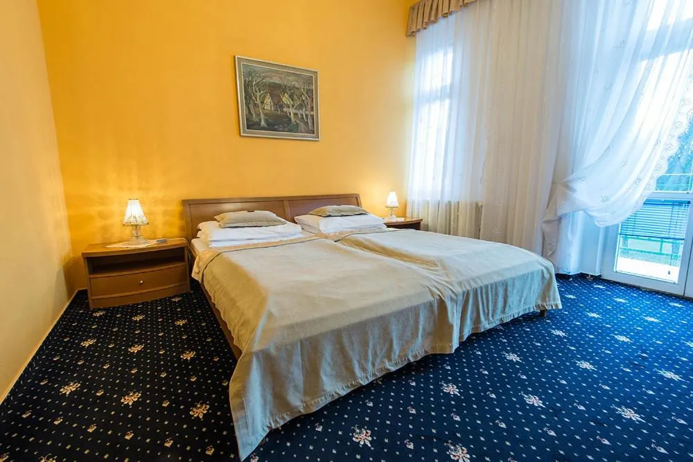Property building, Bed in Monti Spa