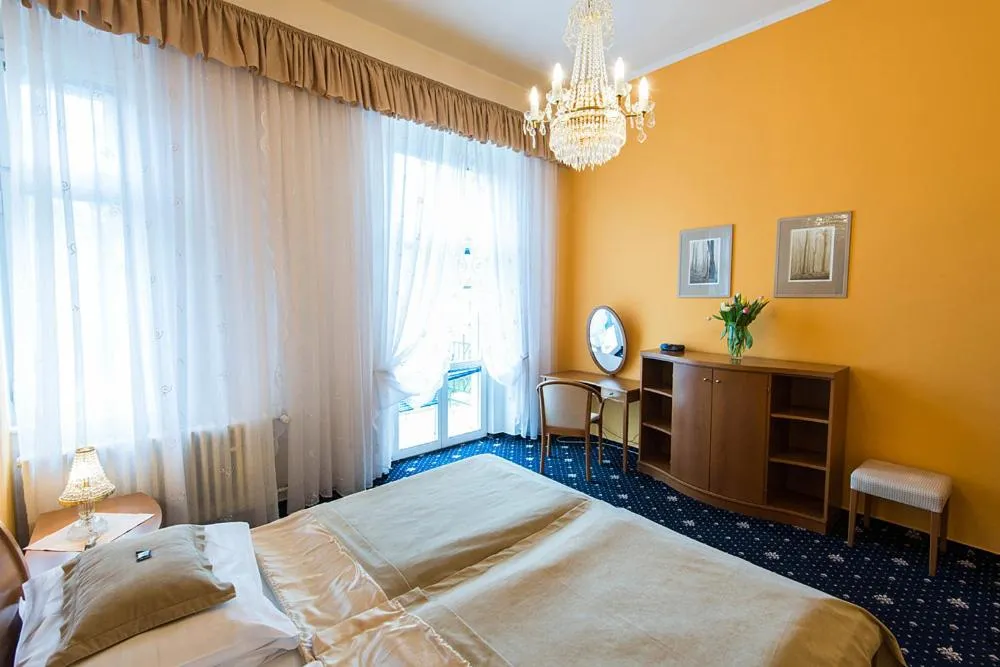 Property building, Bed in Monti Spa