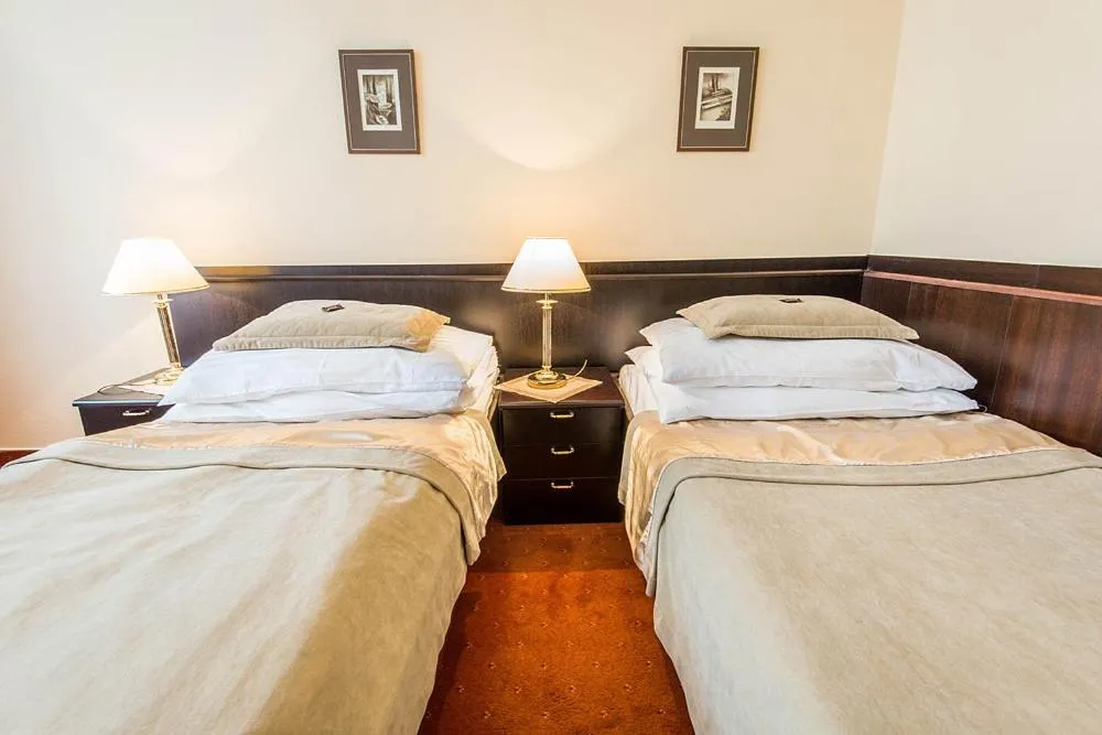 Property building, Bed in Monti Spa