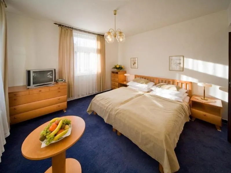 Property building, Bed in Monti Spa